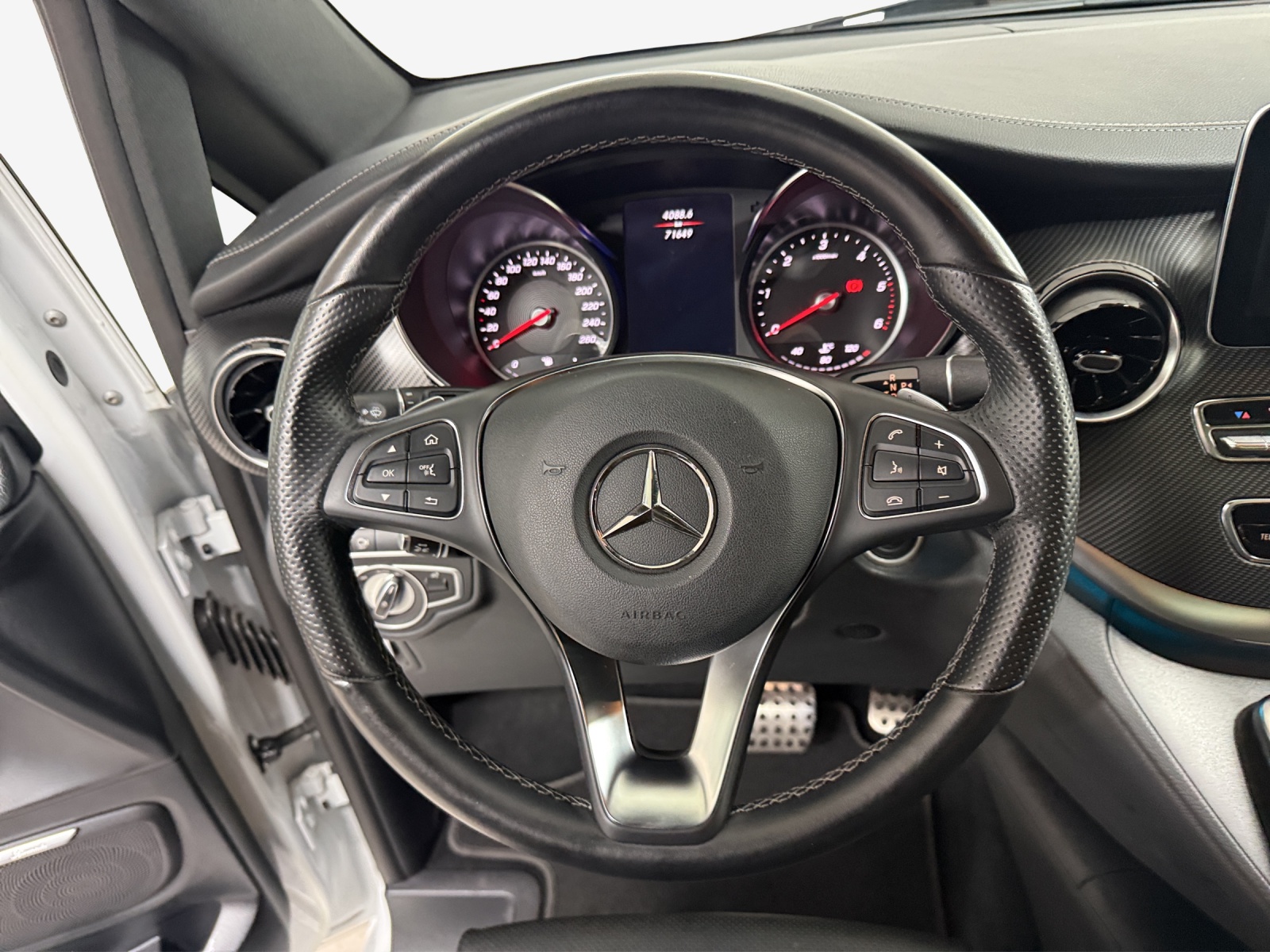 MERCEDES-BENZ V 300 d lang Avantgarde 4Matic 9G-Tronic-image-9
