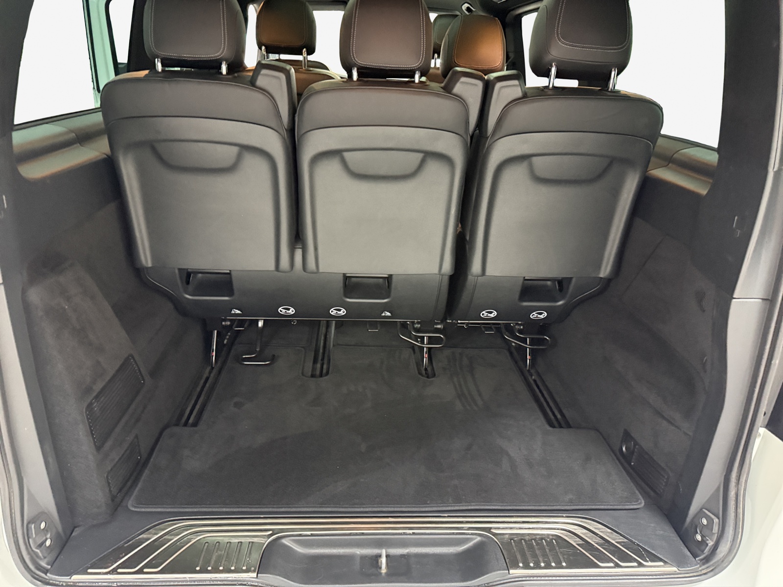 MERCEDES-BENZ V 300 d lang Avantgarde 4Matic 9G-Tronic-image-12