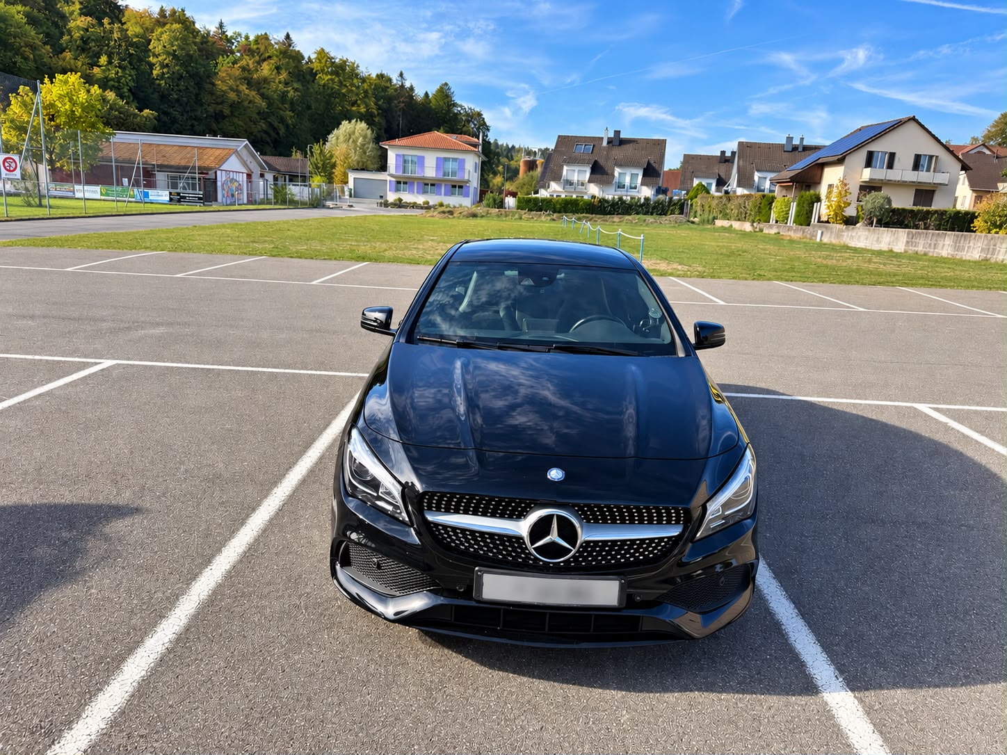 MERCEDES-BENZ CLA AMG LINE Schwarz-image-2