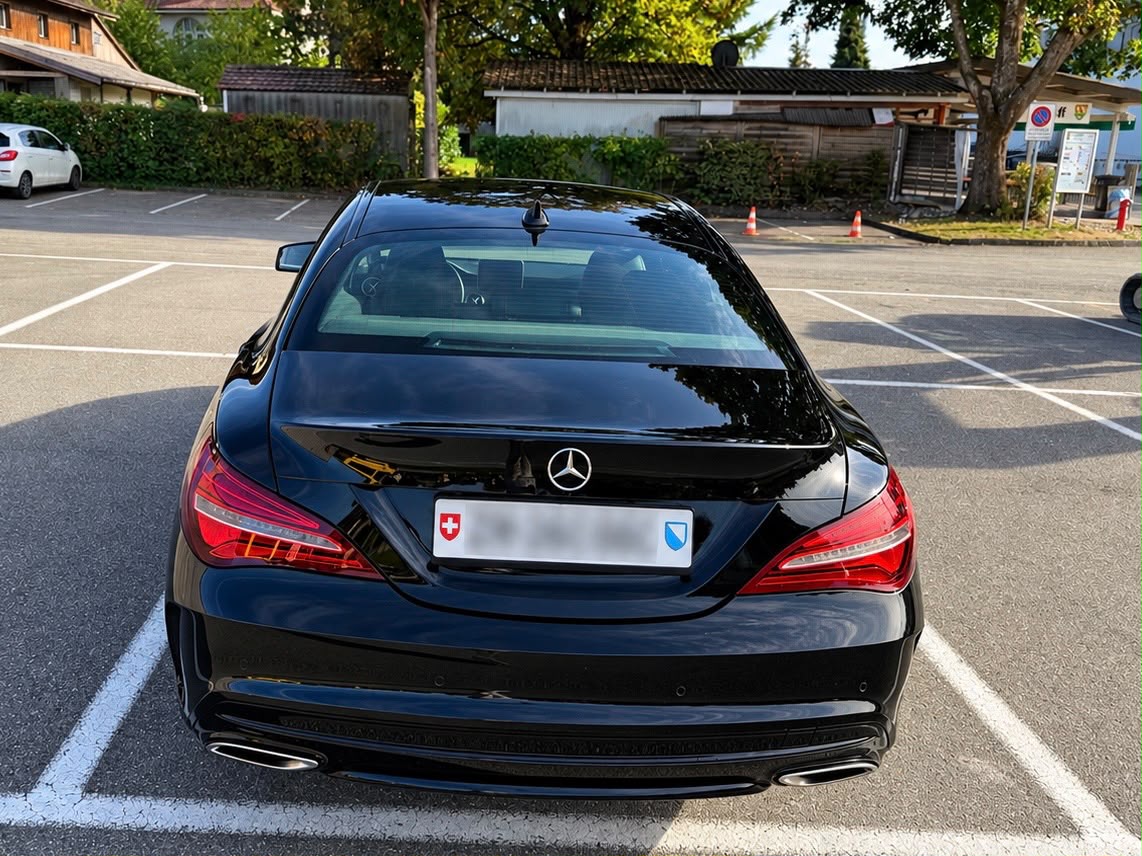 MERCEDES-BENZ CLA AMG LINE Schwarz-image-3