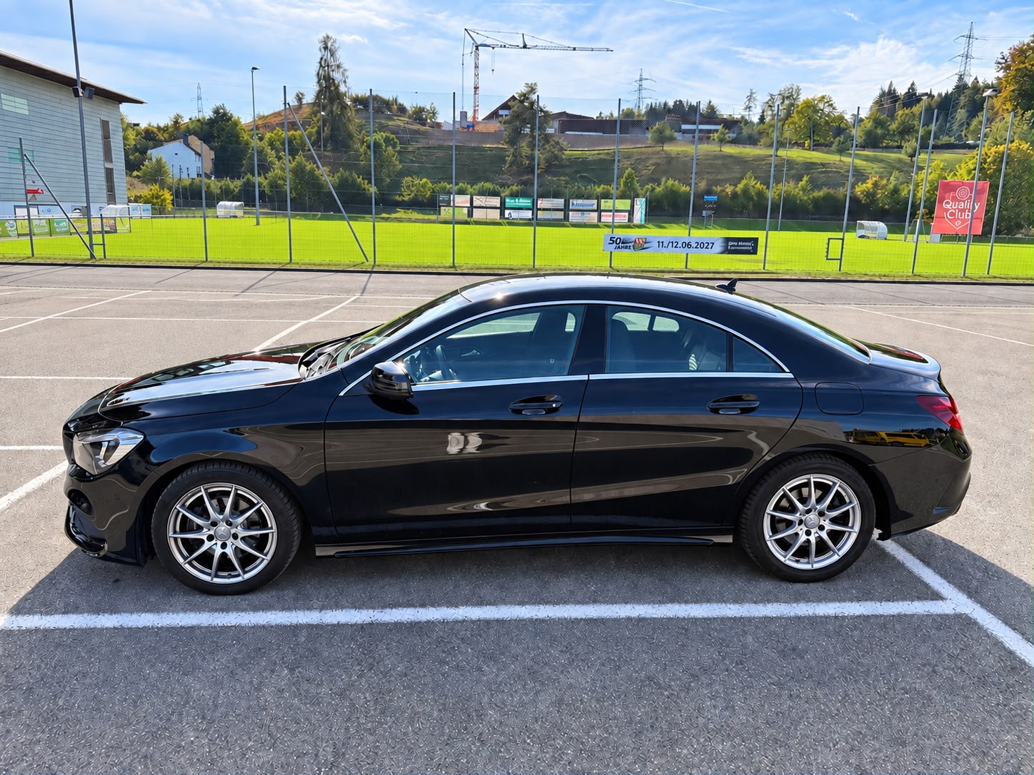 MERCEDES-BENZ CLA AMG LINE Schwarz-image-1