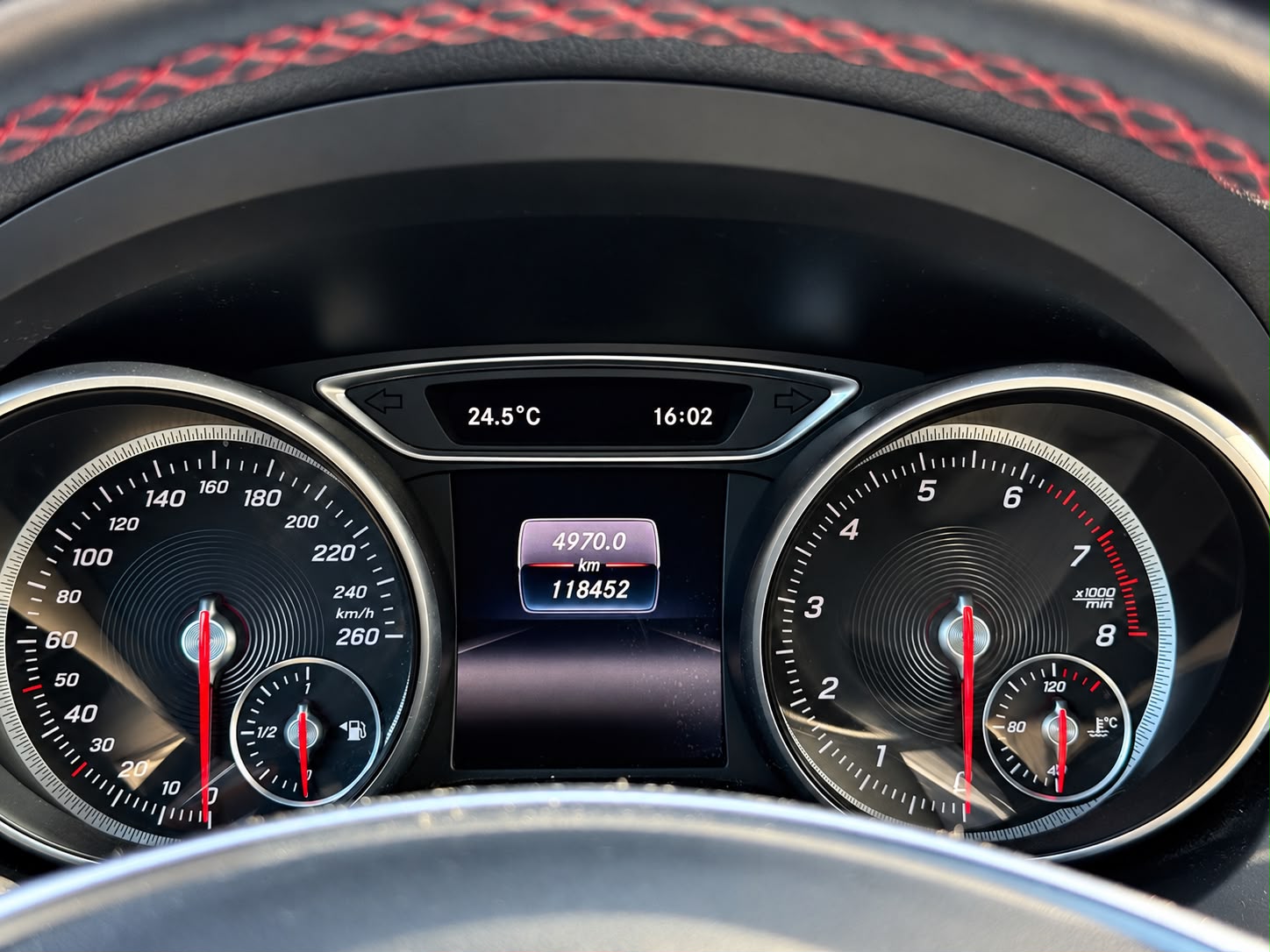 MERCEDES-BENZ CLA AMG LINE Schwarz-image-5