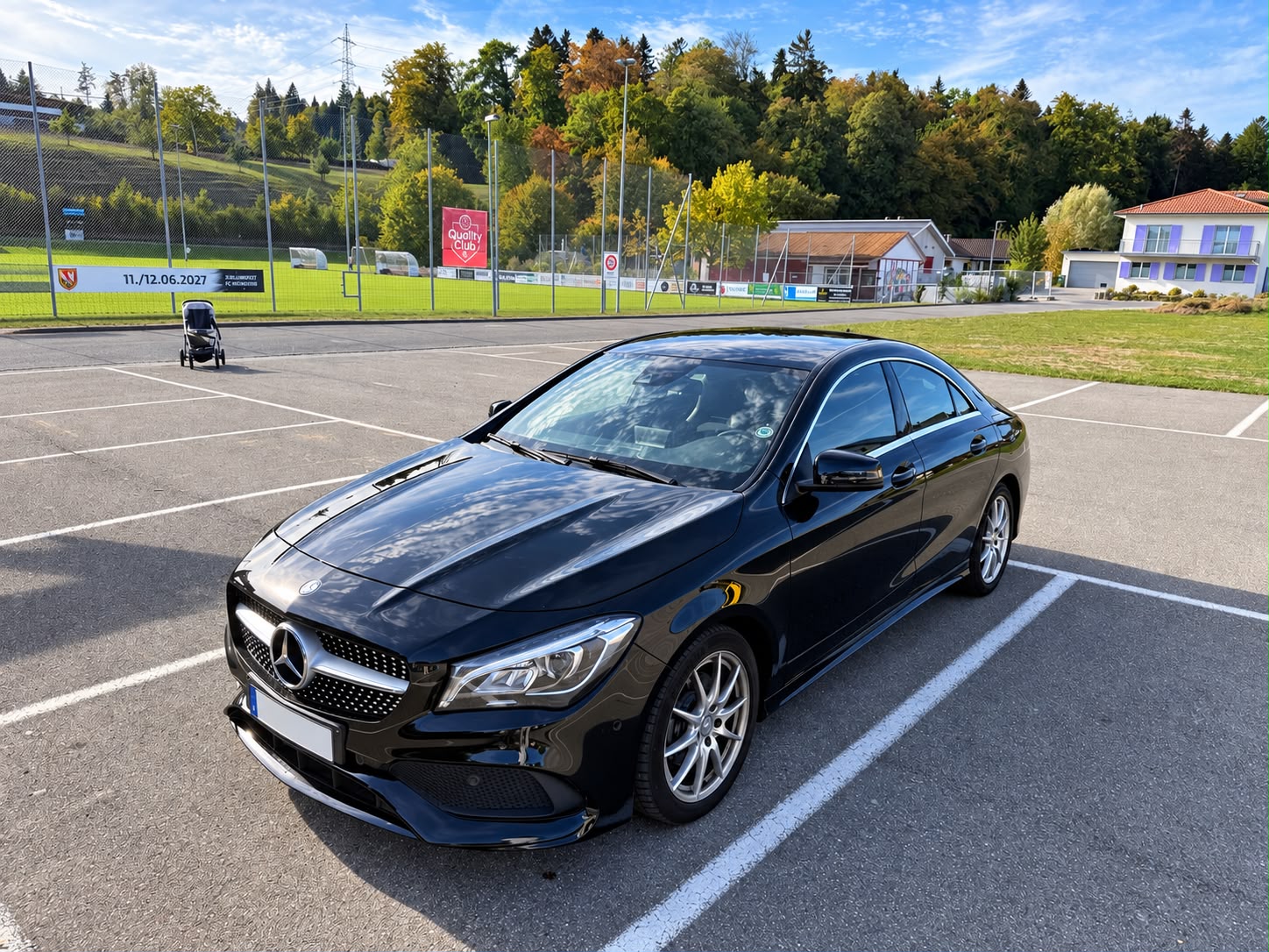 MERCEDES-BENZ CLA AMG LINE Schwarz-image-0