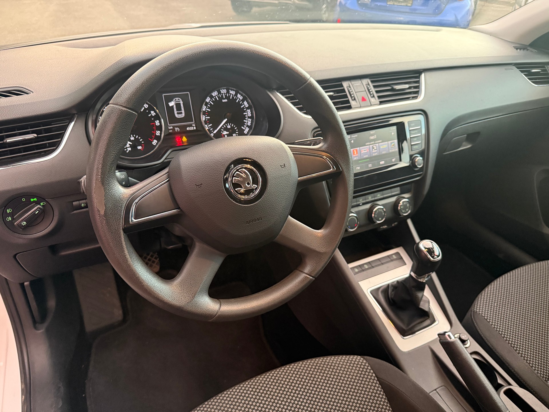 SKODA Octavia Combi 1.6 TDI Ambition 4x4-image-2