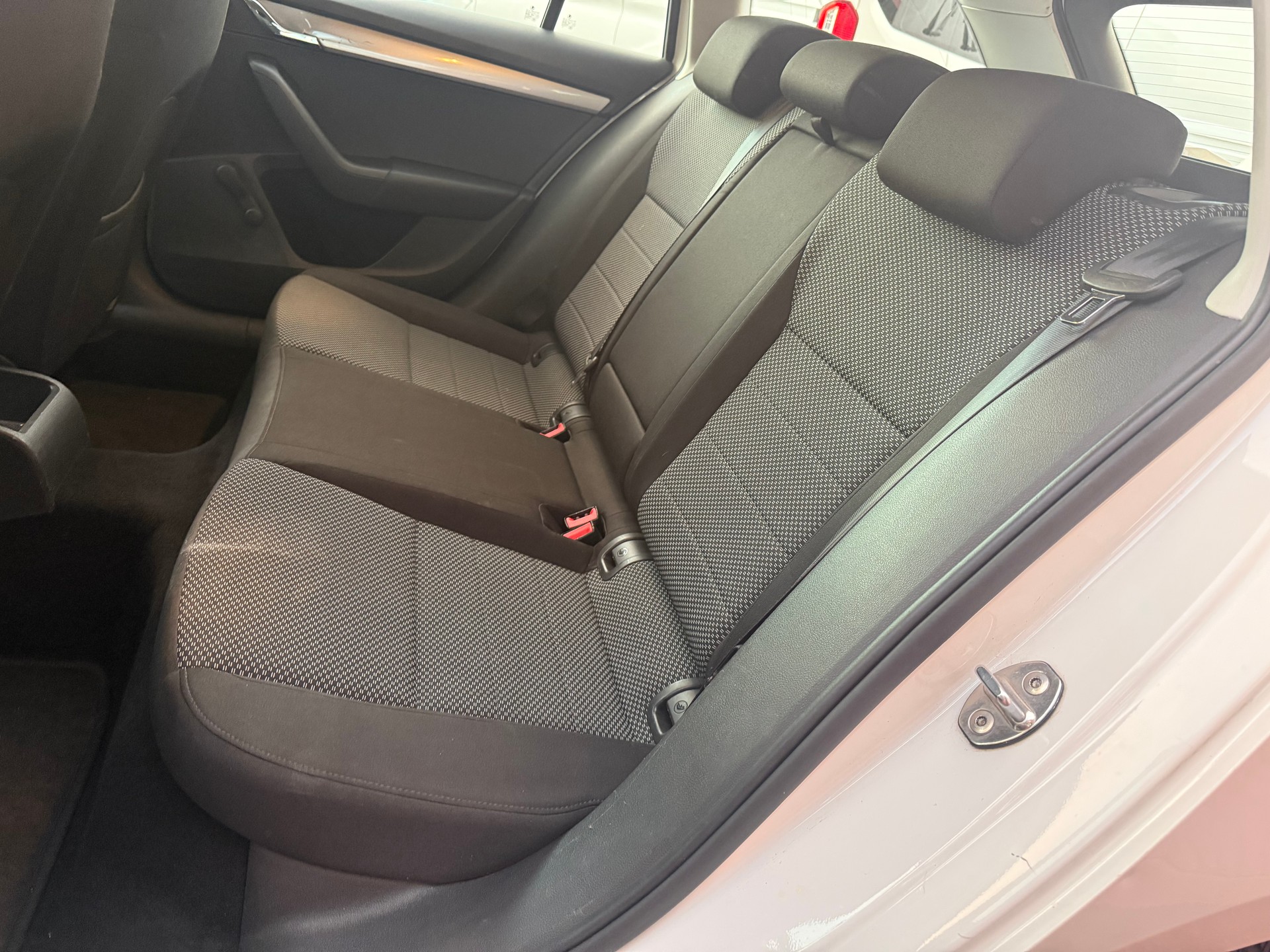 SKODA Octavia Combi 1.6 TDI Ambition 4x4-image-5