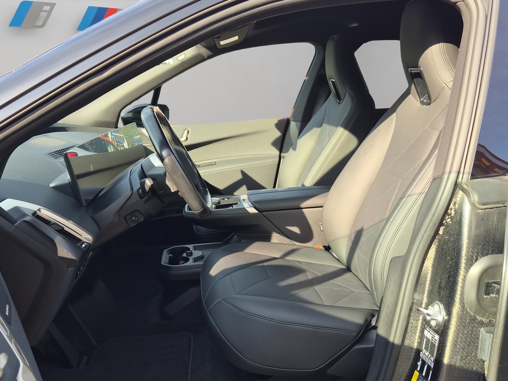 BMW iX xDrive40-image-11