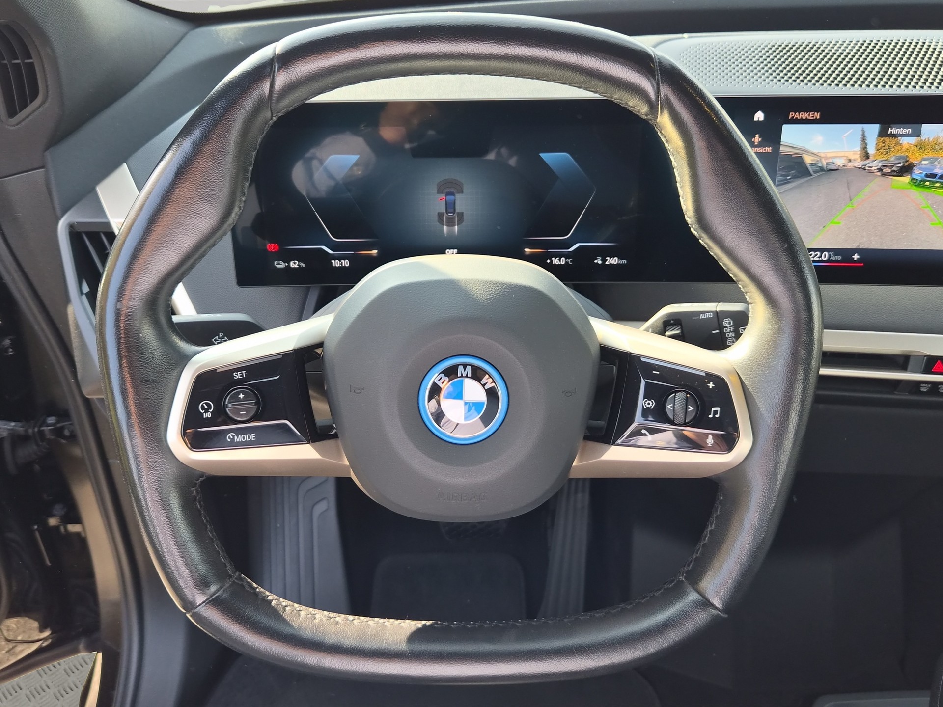 BMW iX xDrive40-image-14