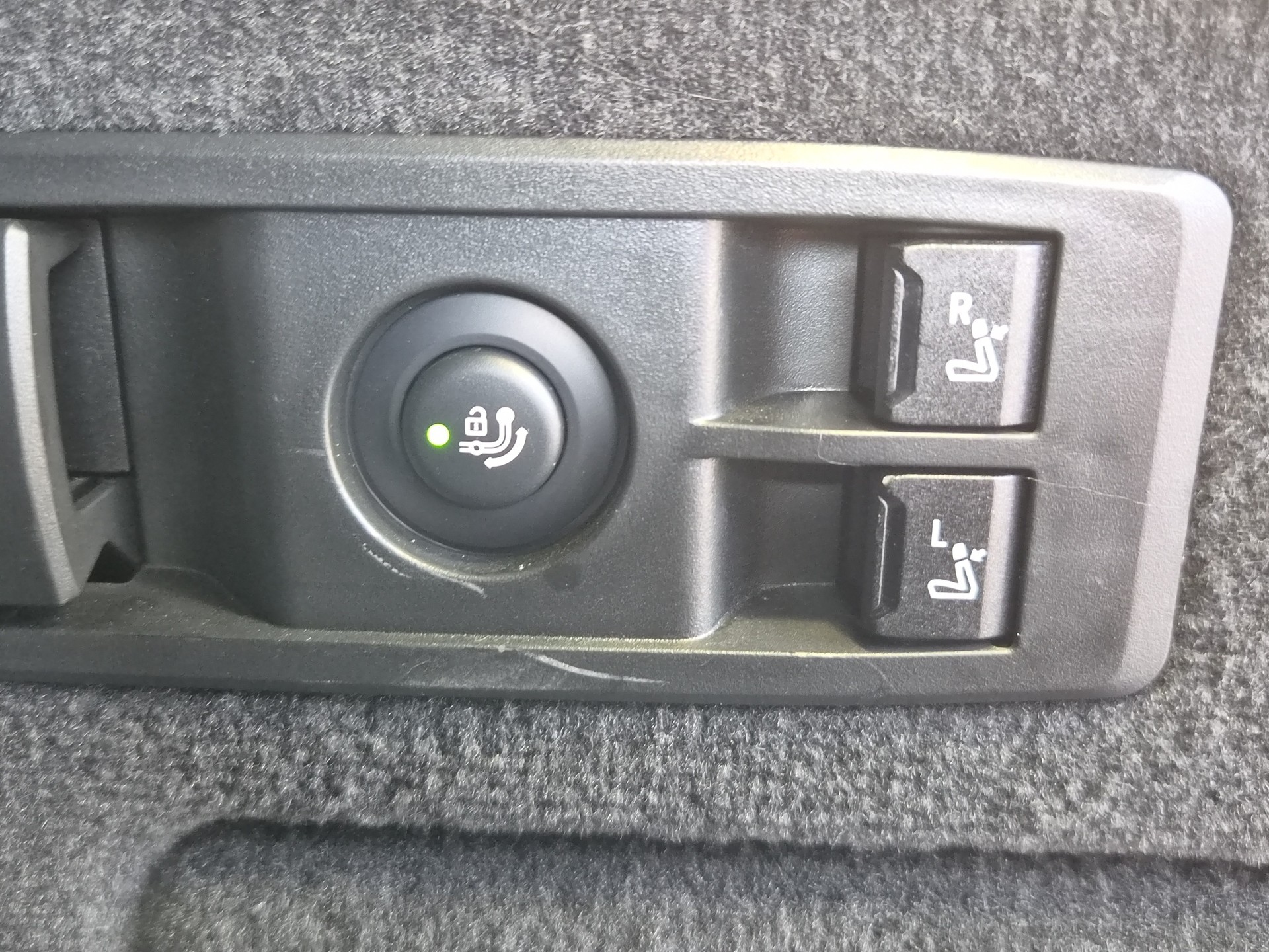 BMW iX xDrive40-image-24