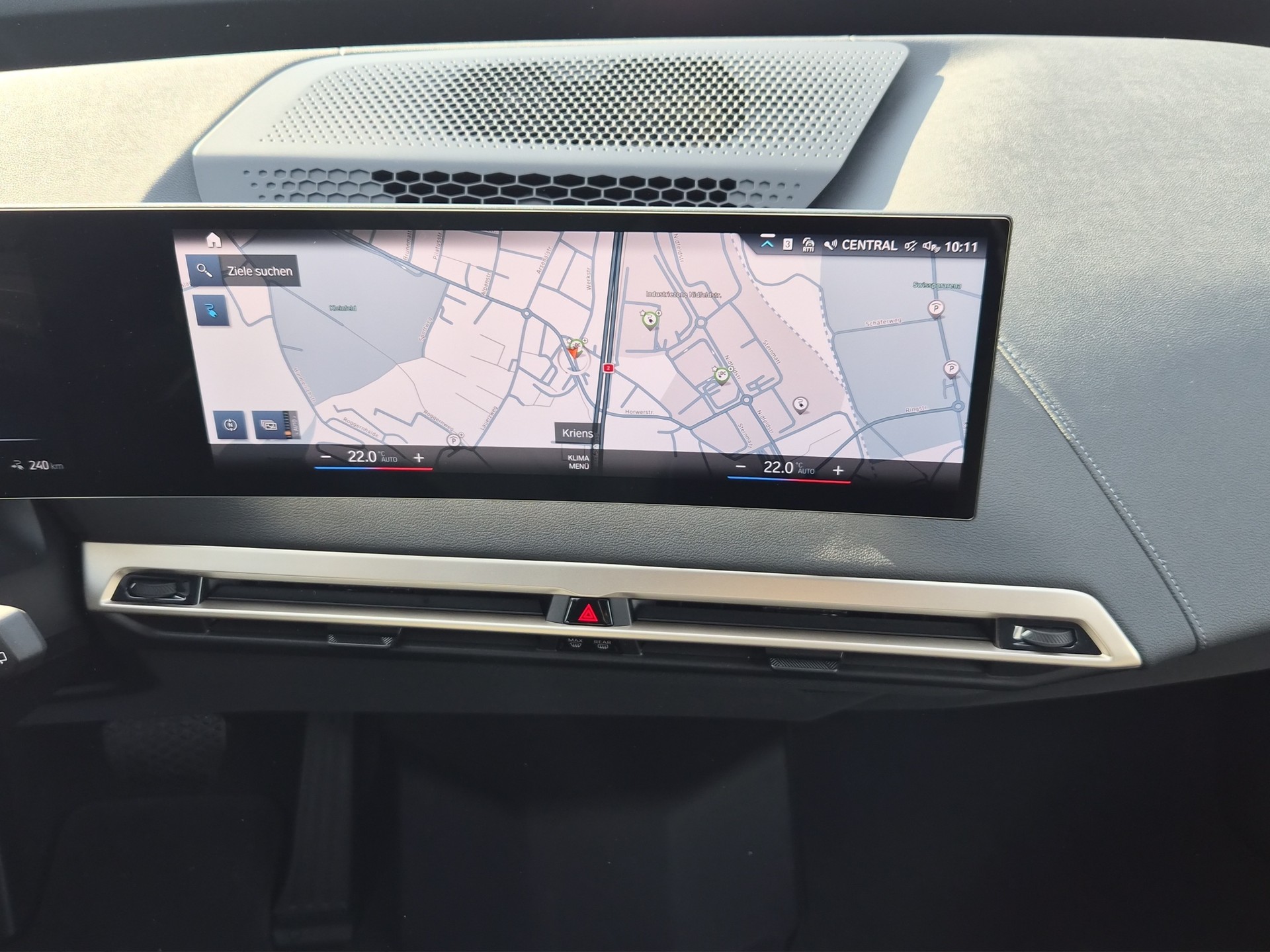 BMW iX xDrive40-image-18