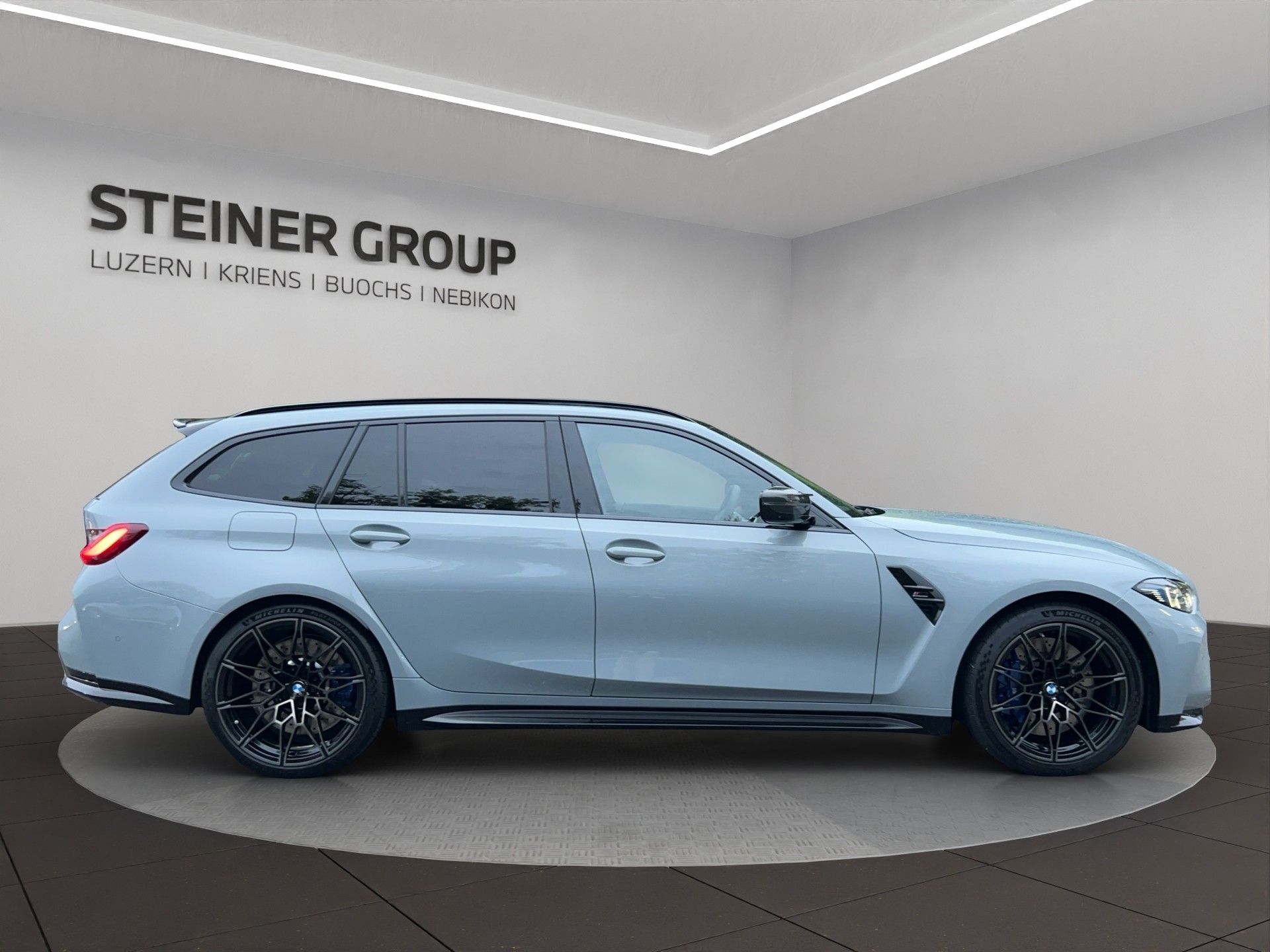 BMW M3 Touring xDrive Competition M-showroom-element-3