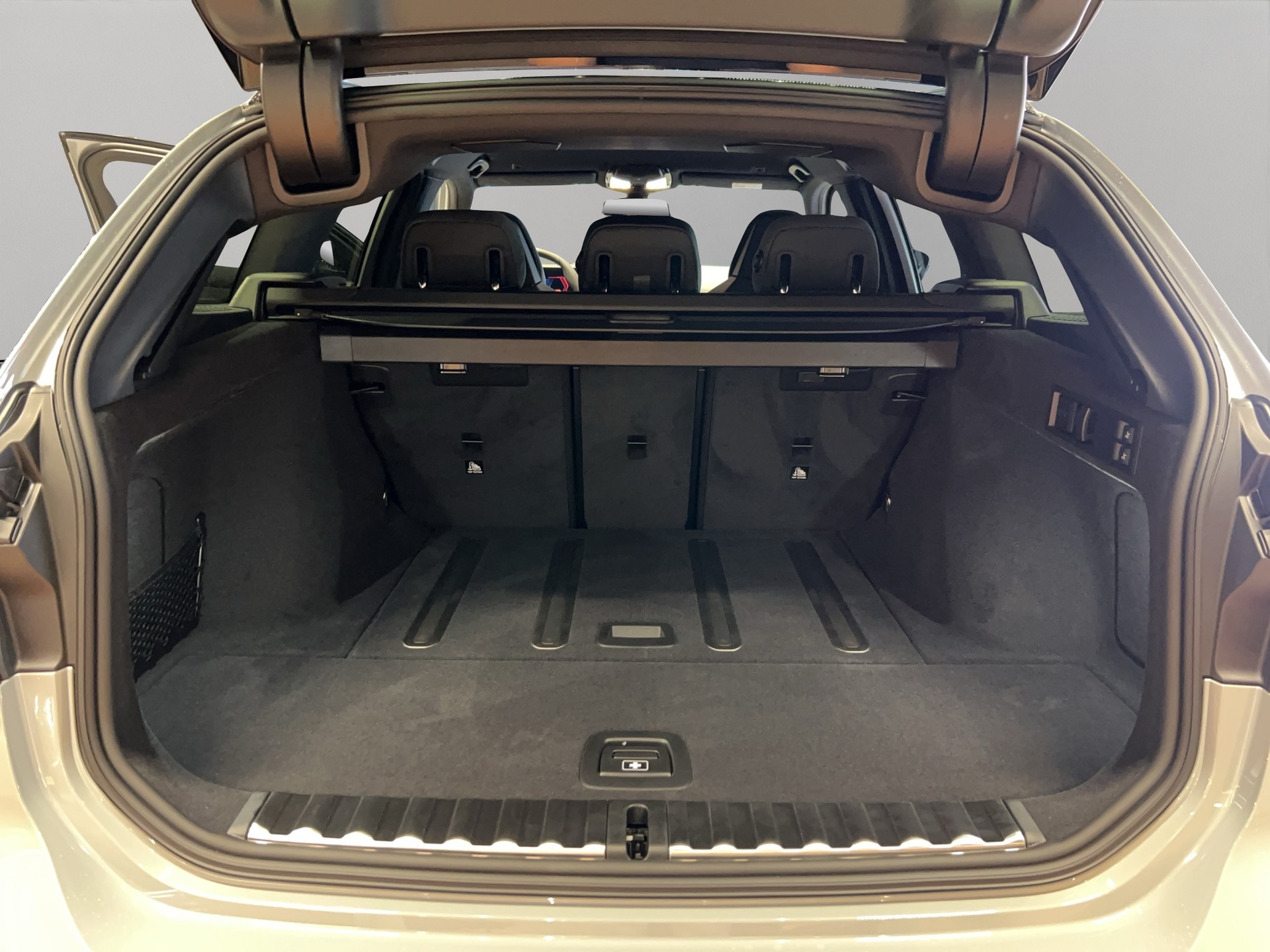 BMW M3 Touring xDrive Competition M-image-17