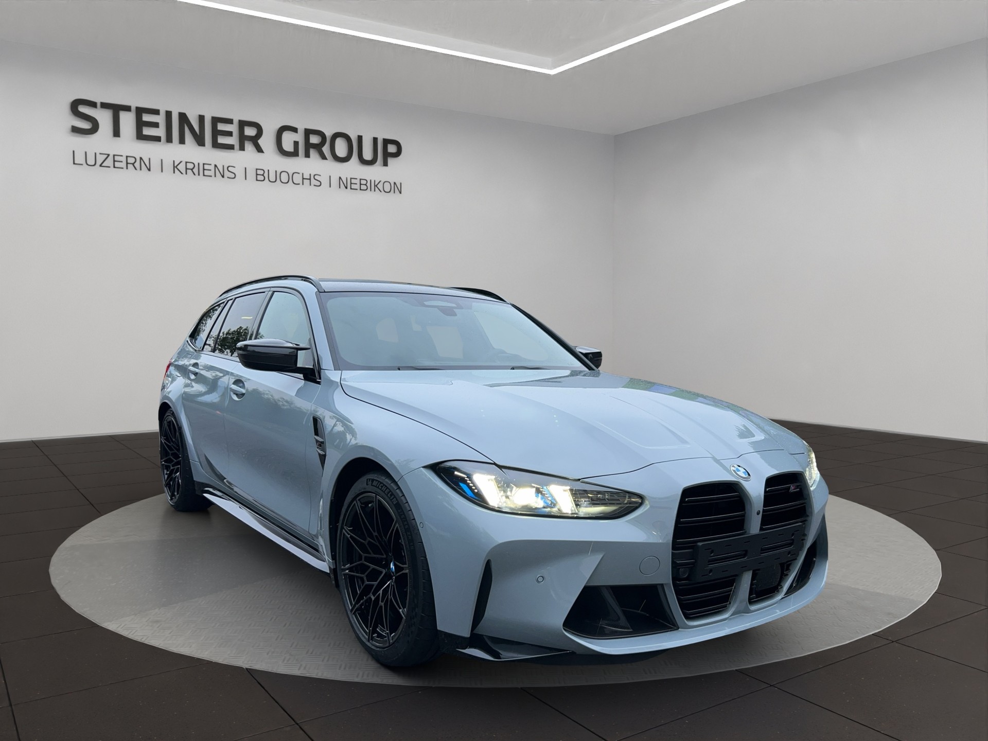 BMW M3 Touring xDrive Competition M-showroom-element-2