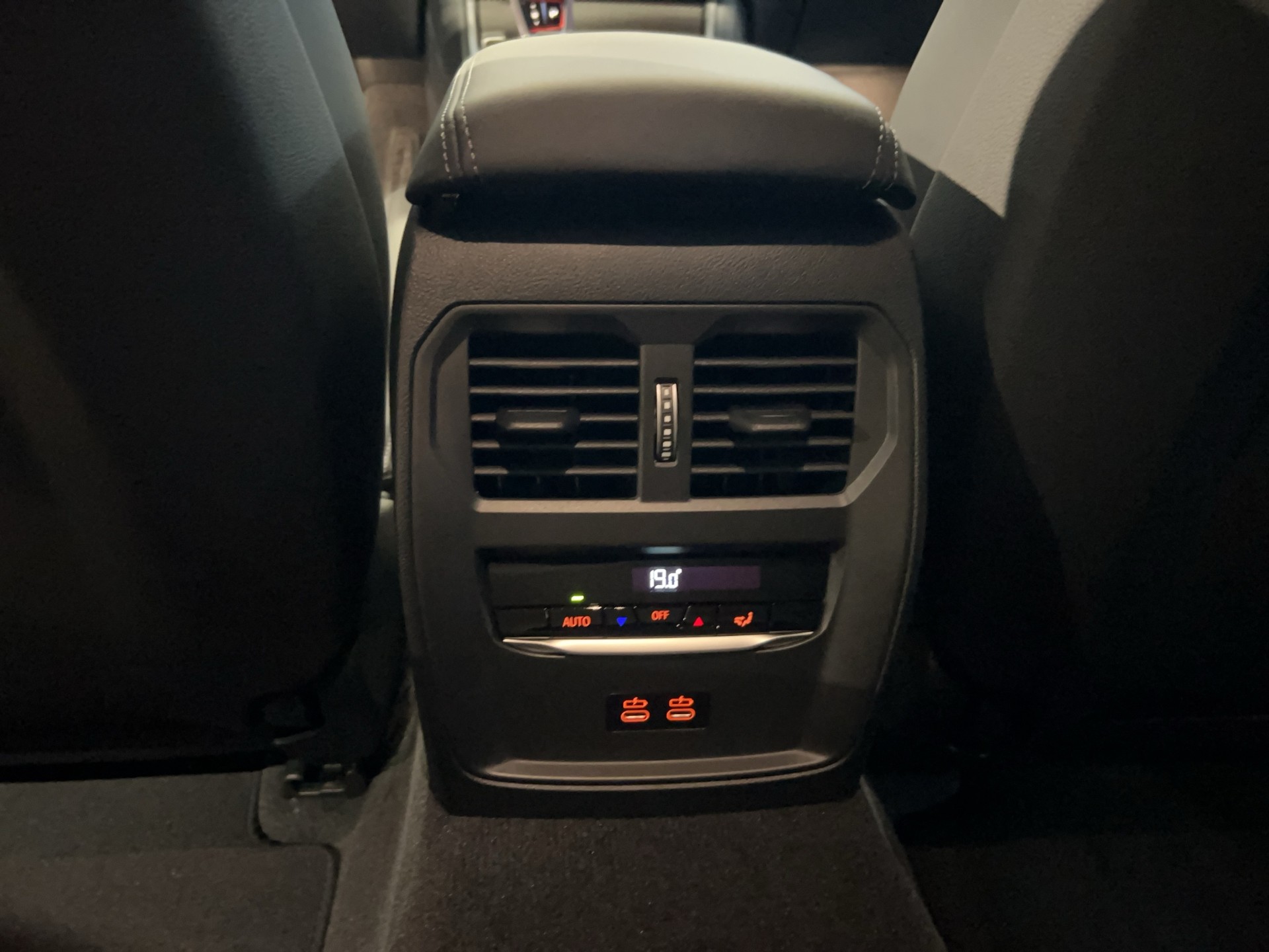 BMW M3 Touring xDrive Competition M-image-15