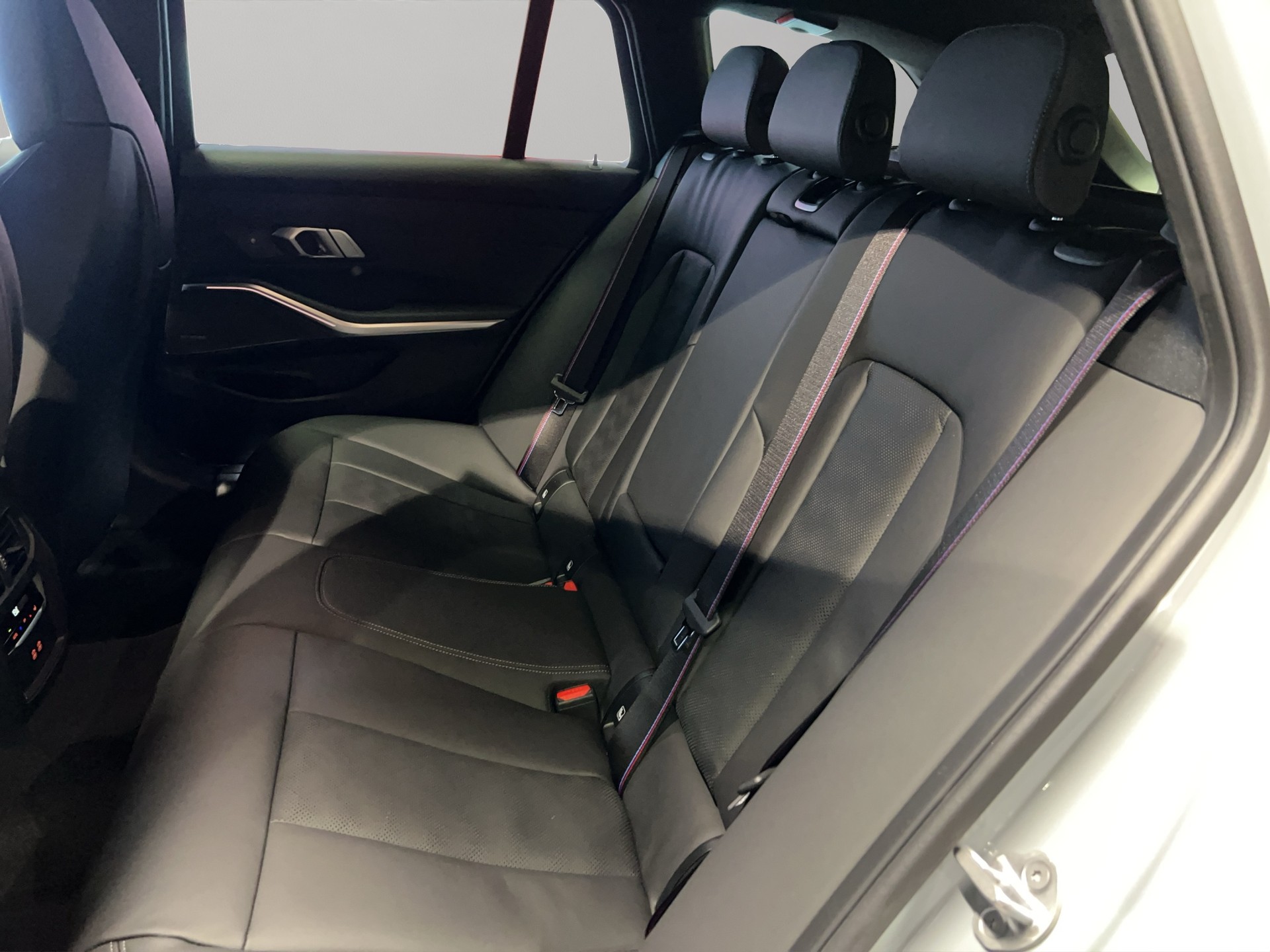 BMW M3 Touring xDrive Competition M-image-16