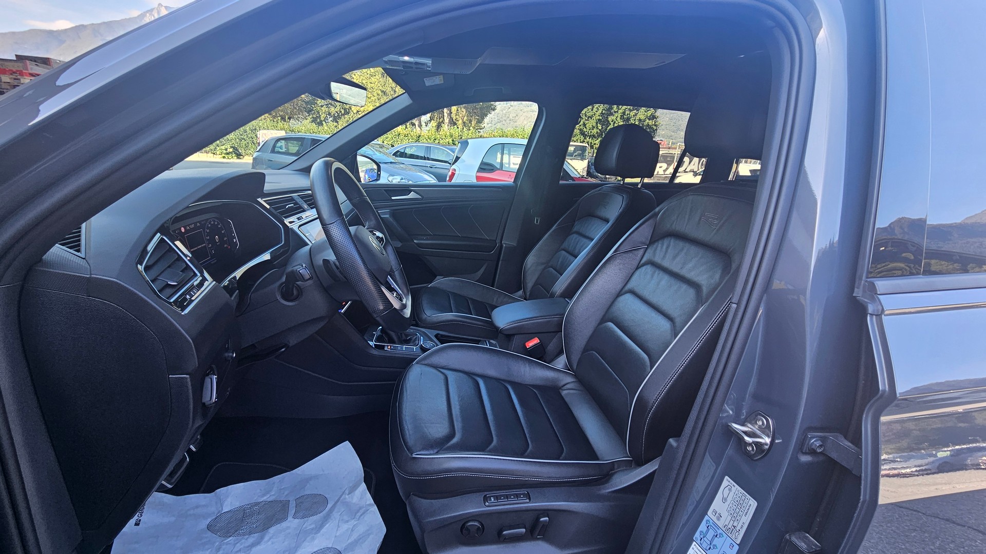 VW Tiguan 2.0 TDI SCR R-Line 4Motion DSG-image-7