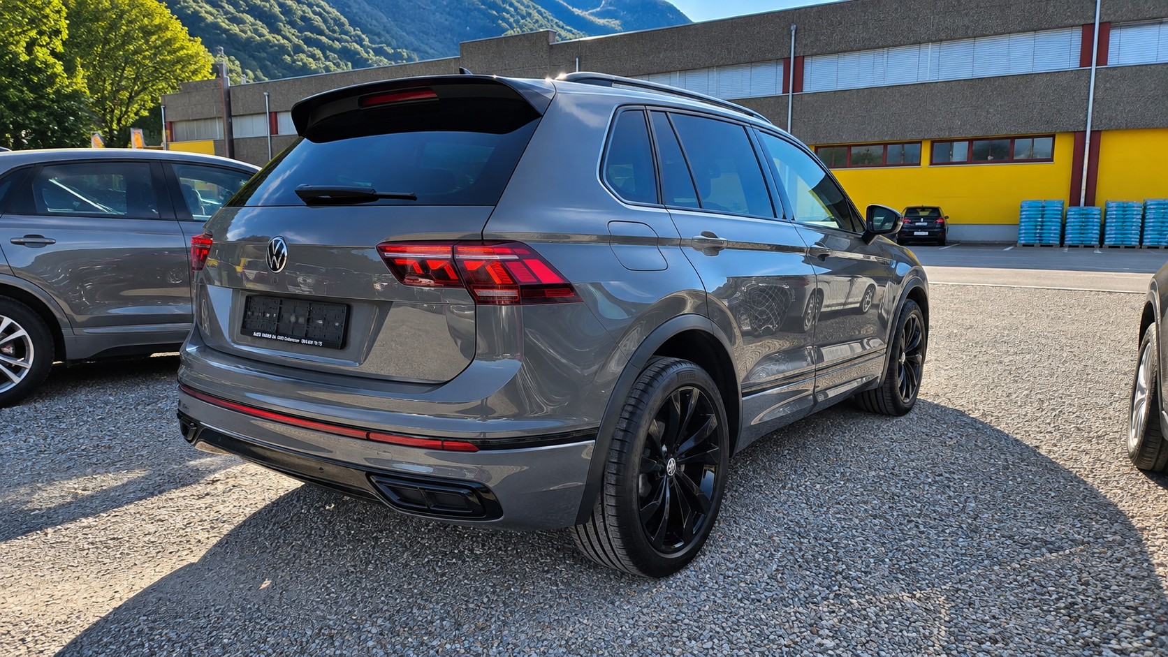 VW Tiguan 2.0 TDI SCR R-Line 4Motion DSG-image-4