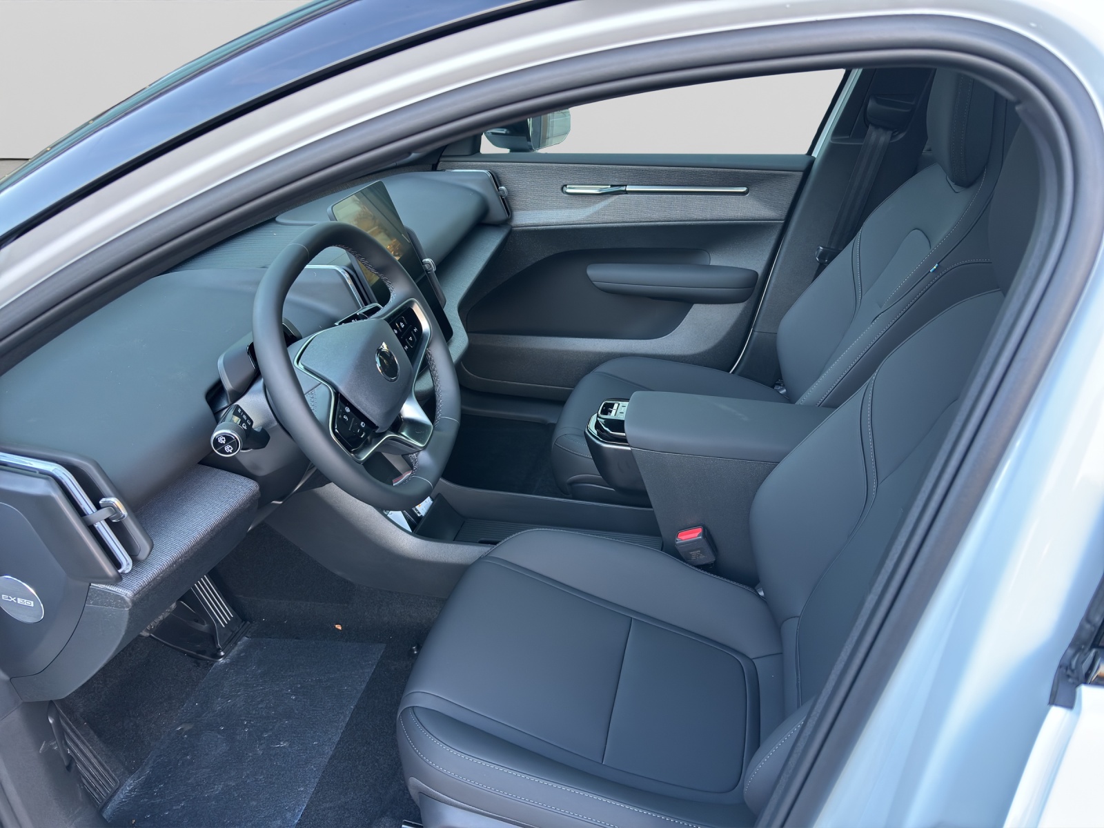 VOLVO EX30 P8 Ultra AWD-showroom-element-3