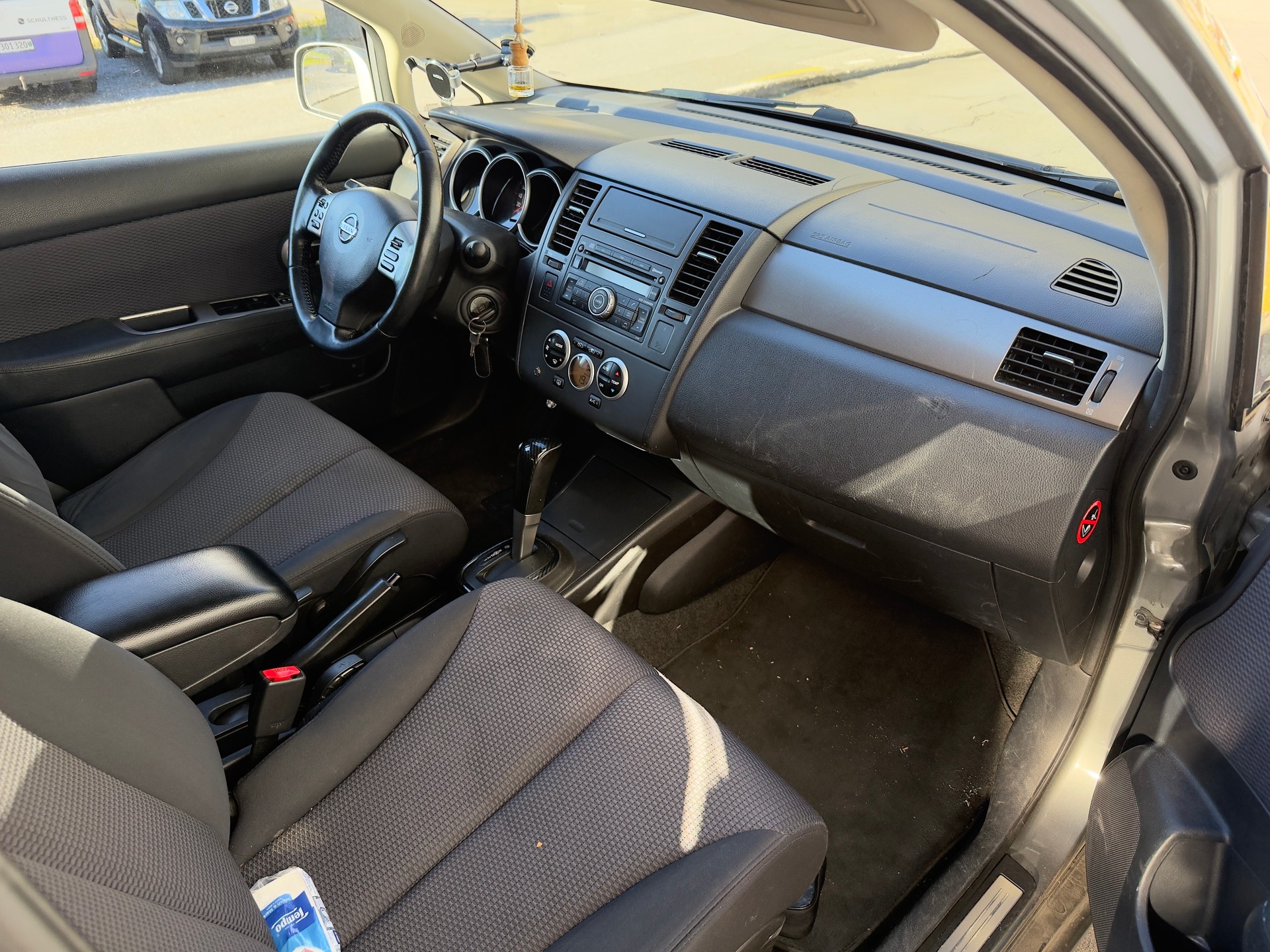 NISSAN Tiida 1.6 tekna Automatic-image-7