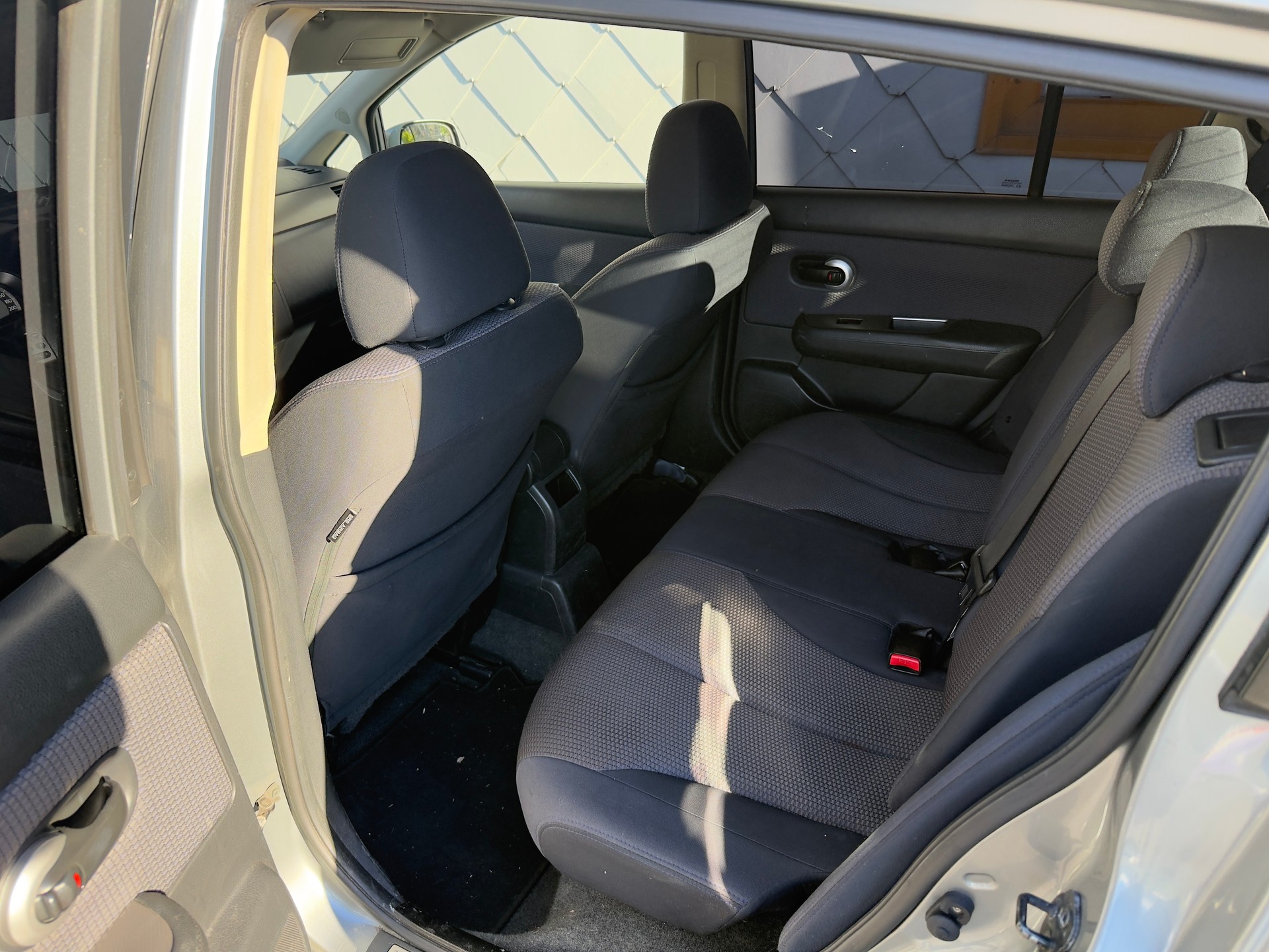 NISSAN Tiida 1.6 tekna Automatic-image-9