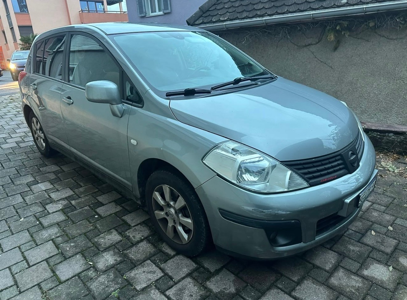NISSAN Tiida 1.6 tekna Automatic-image-1