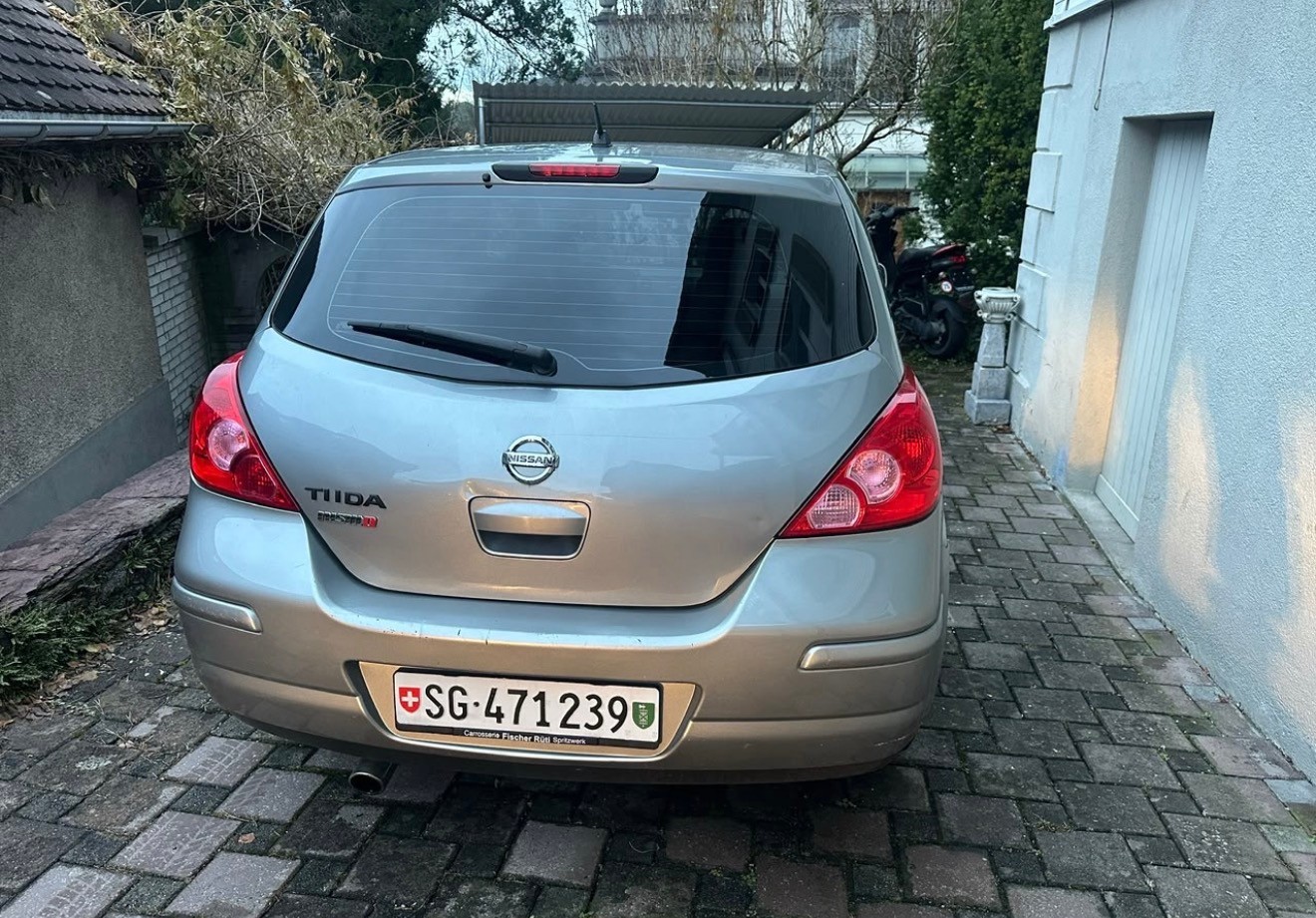 NISSAN Tiida 1.6 tekna Automatic-image-4