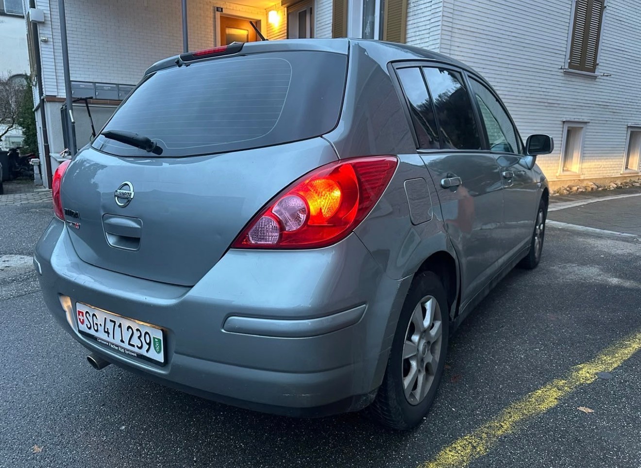 NISSAN Tiida 1.6 tekna Automatic-image-3