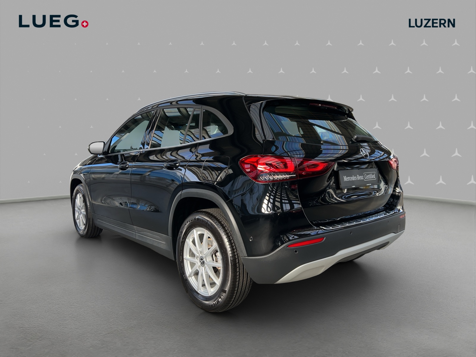 MERCEDES-BENZ GLA 180 7G-DCT-image-2