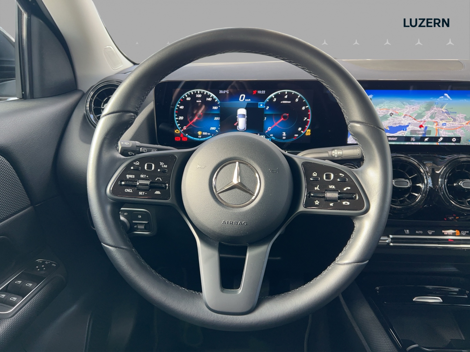 MERCEDES-BENZ GLA 180 7G-DCT-image-9