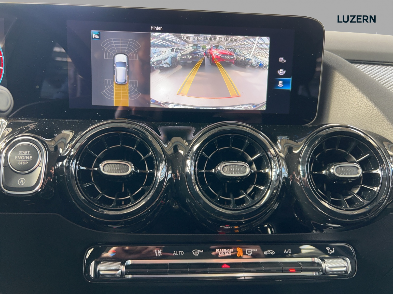 MERCEDES-BENZ GLA 180 7G-DCT-image-11