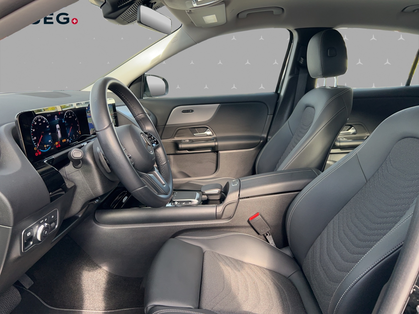 MERCEDES-BENZ GLA 180 7G-DCT-image-7