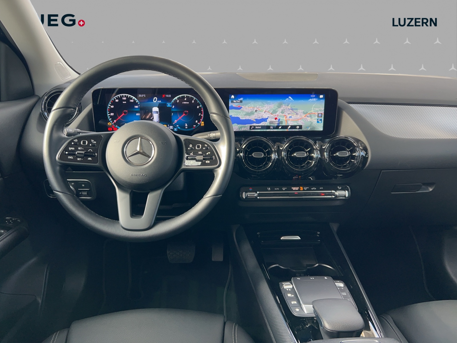 MERCEDES-BENZ GLA 180 7G-DCT-image-8