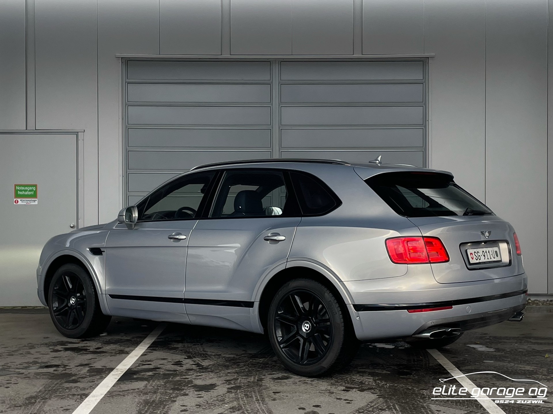 BENTLEY Bentayga V8 710 PS-image-2