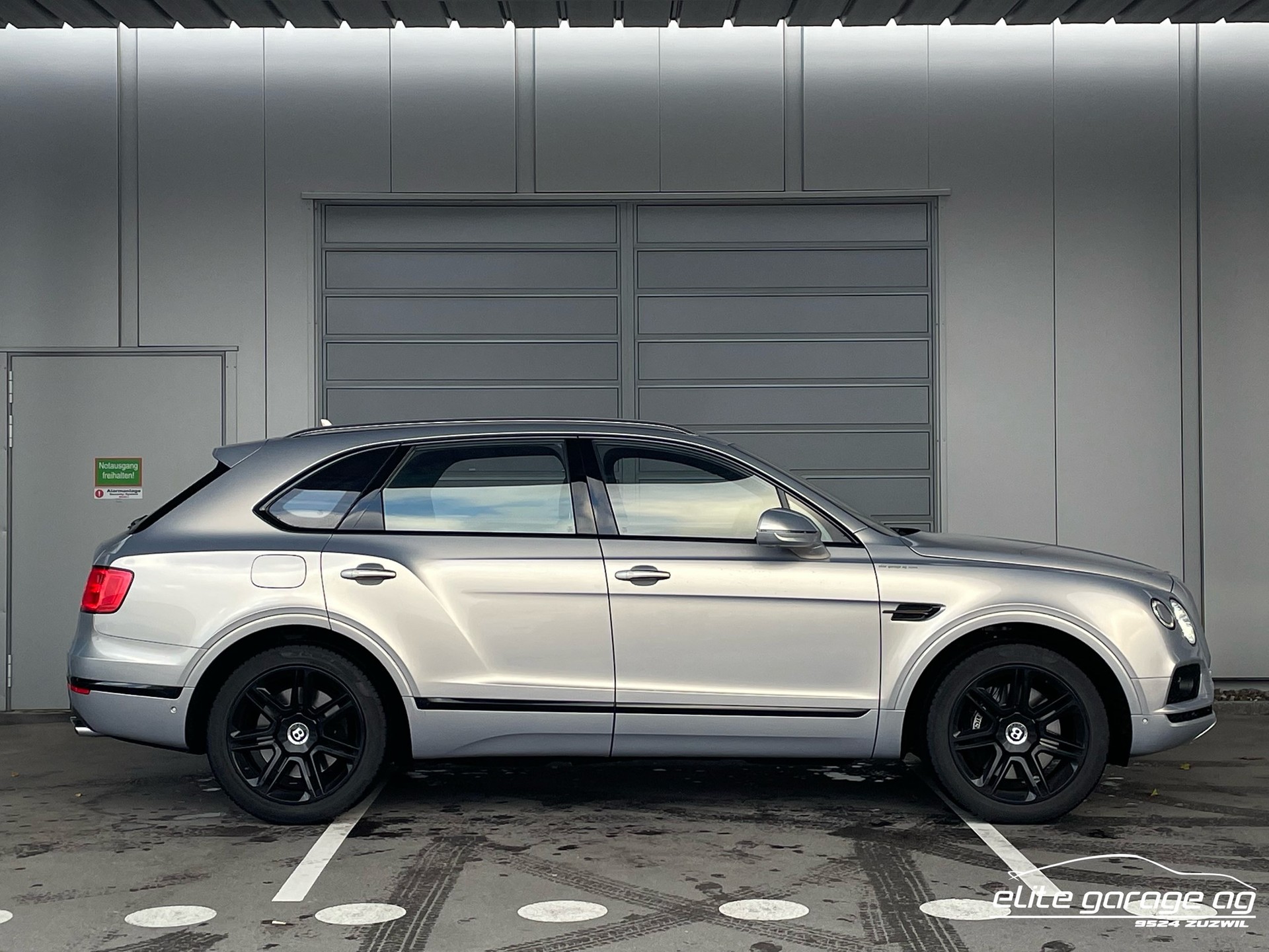 BENTLEY Bentayga V8 710 PS-image-5