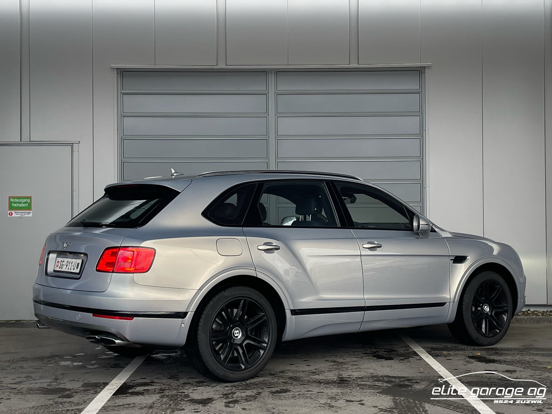 BENTLEY Bentayga V8 710 PS-image-4