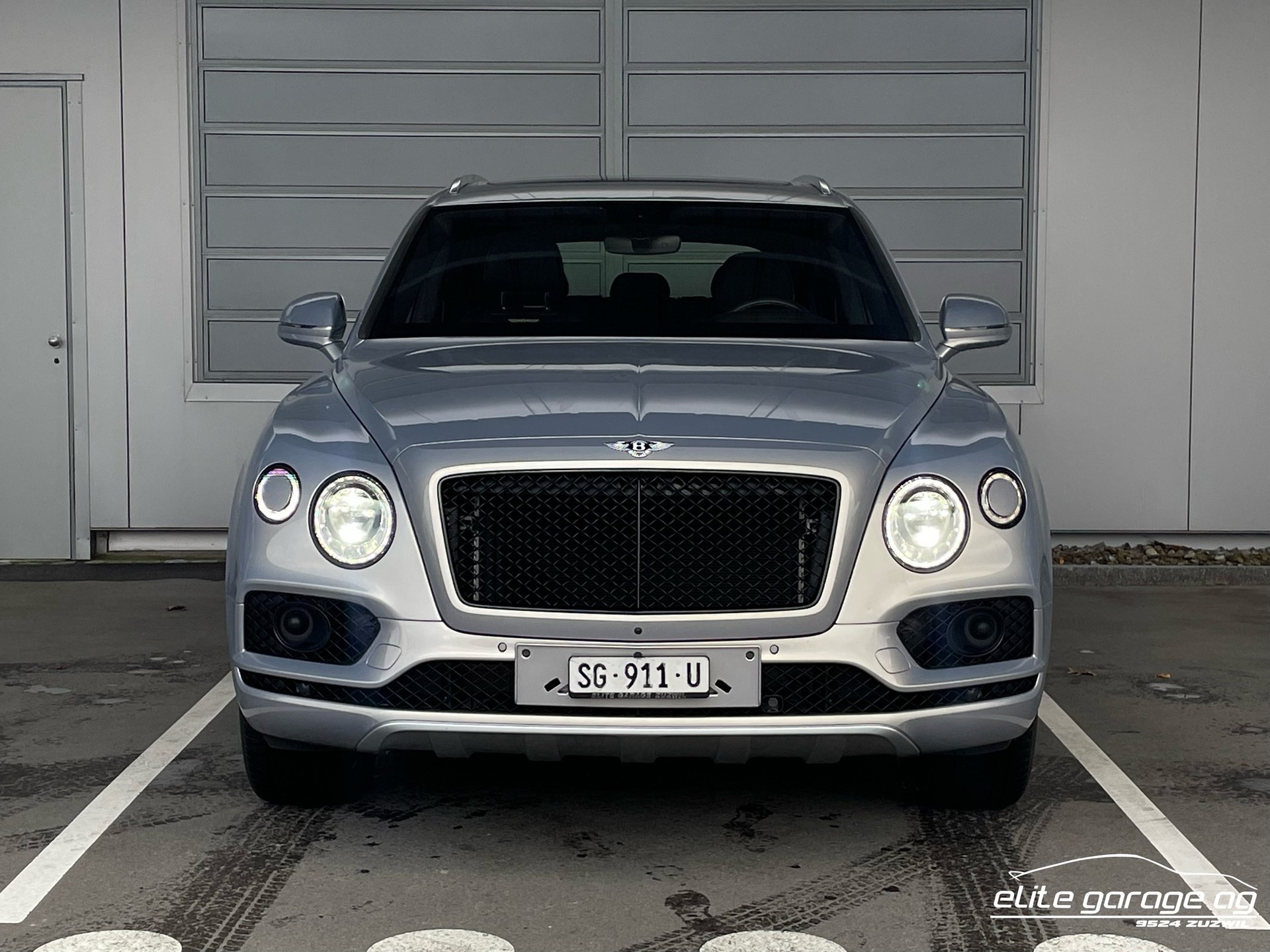 BENTLEY Bentayga V8 710 PS-image-7