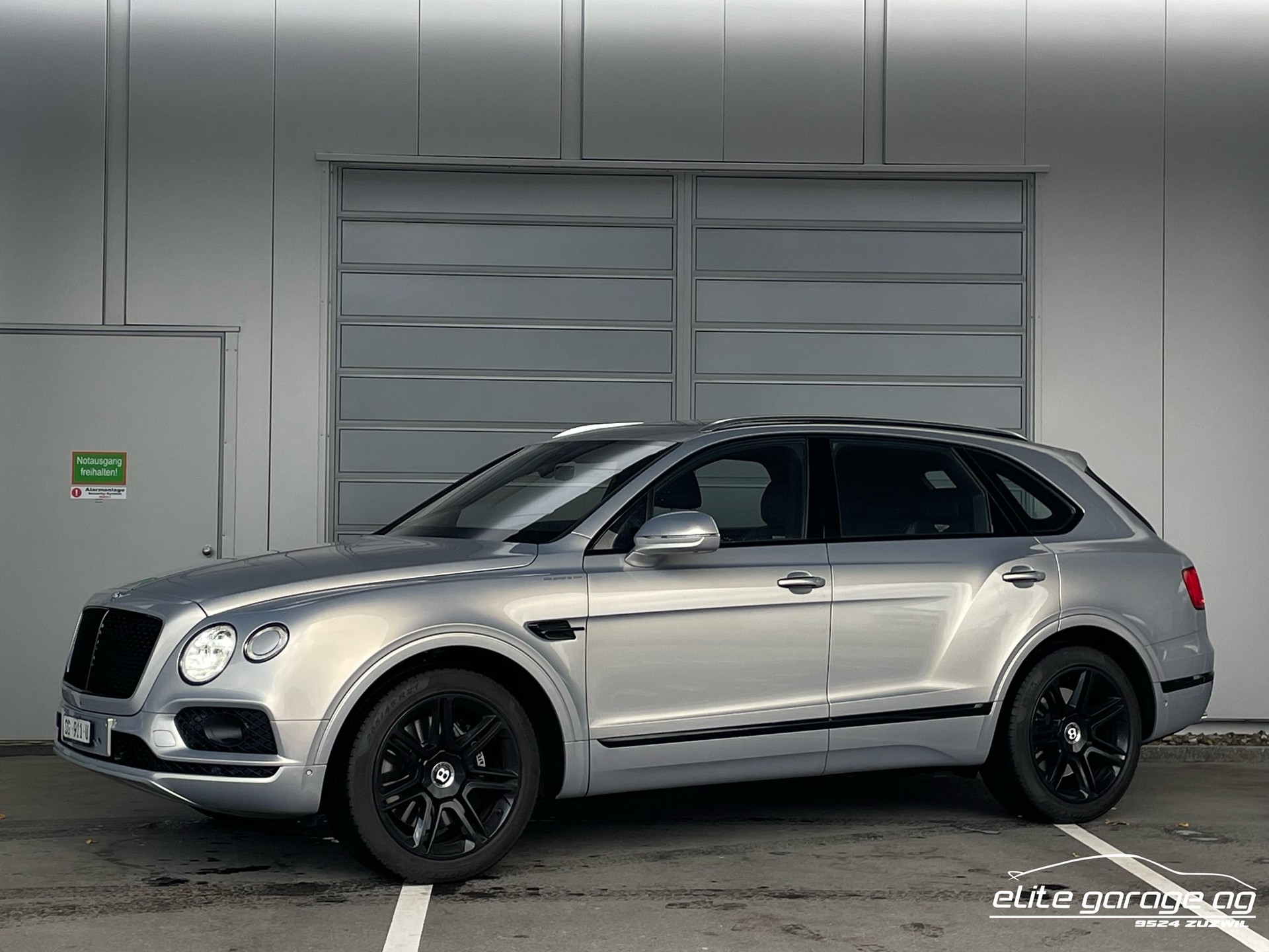 BENTLEY Bentayga V8 710 PS-image-0
