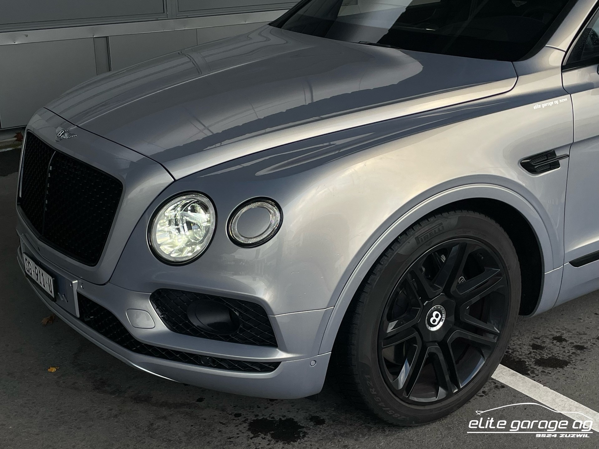 BENTLEY Bentayga V8 710 PS-image-8