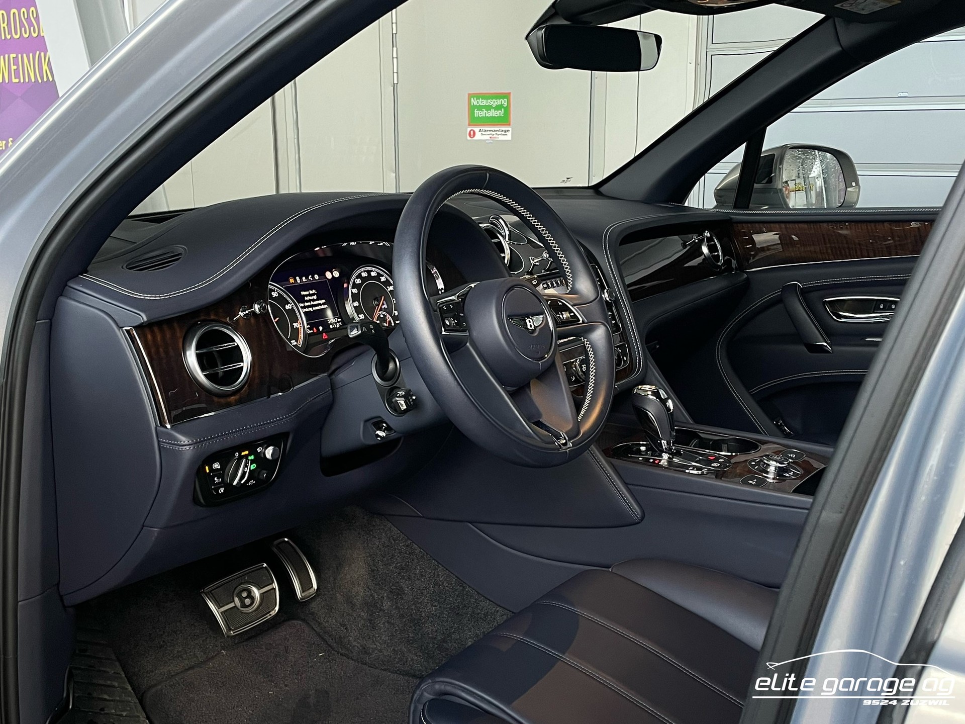 BENTLEY Bentayga V8 710 PS-image-11