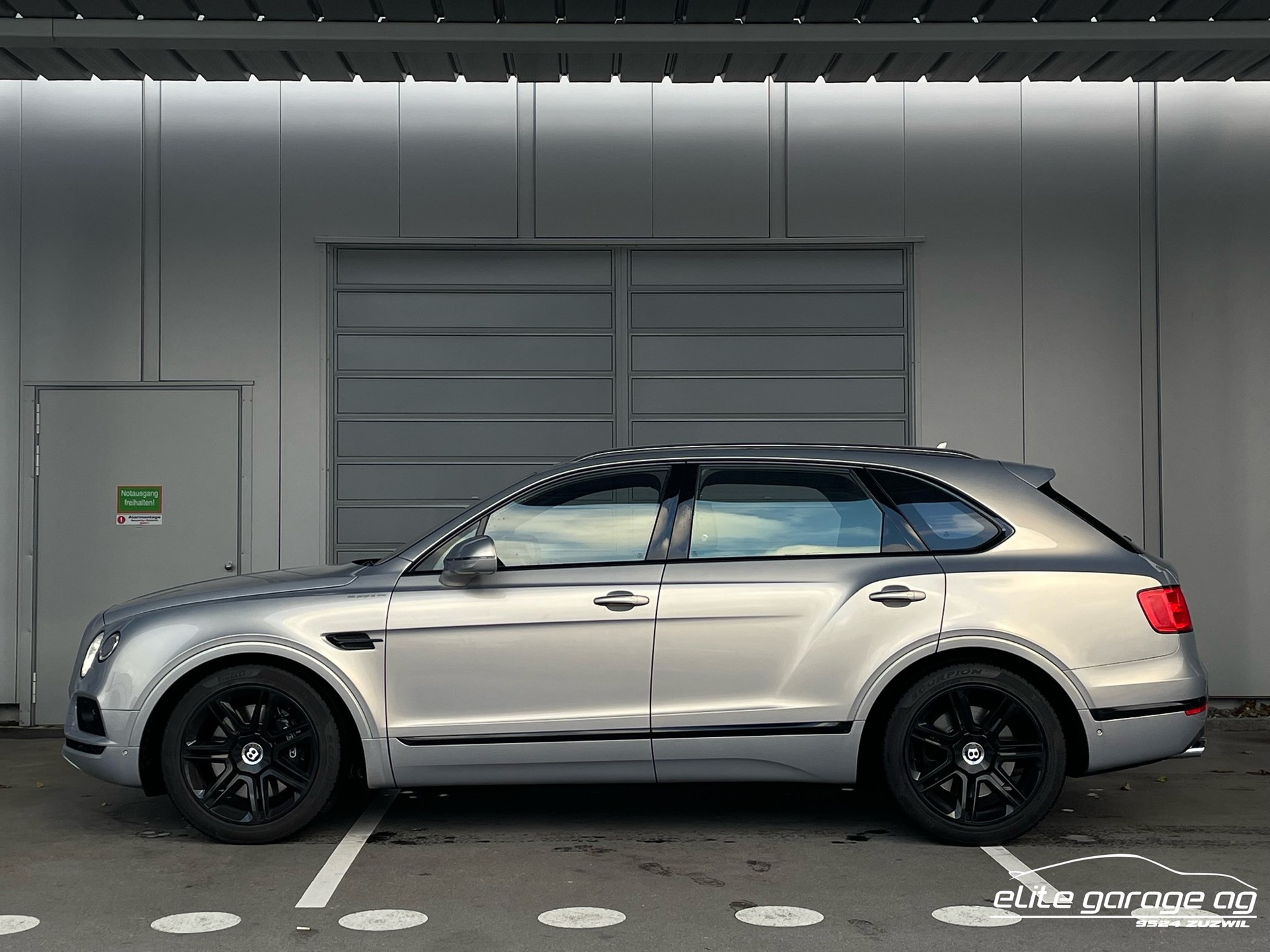 BENTLEY Bentayga V8 710 PS-image-1