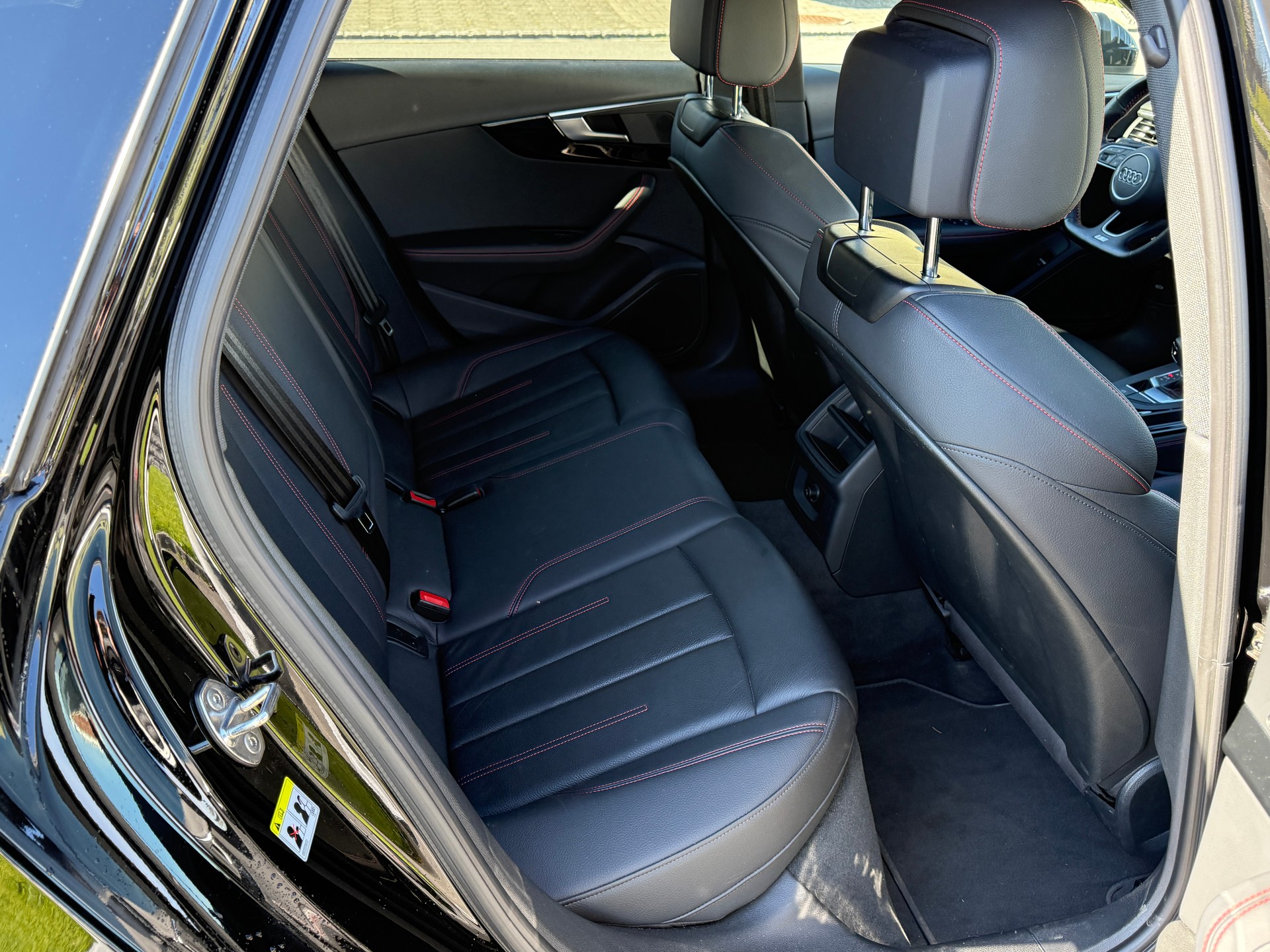 AUDI A4 Avant 45 TFSI Sport S-tronic-image-8
