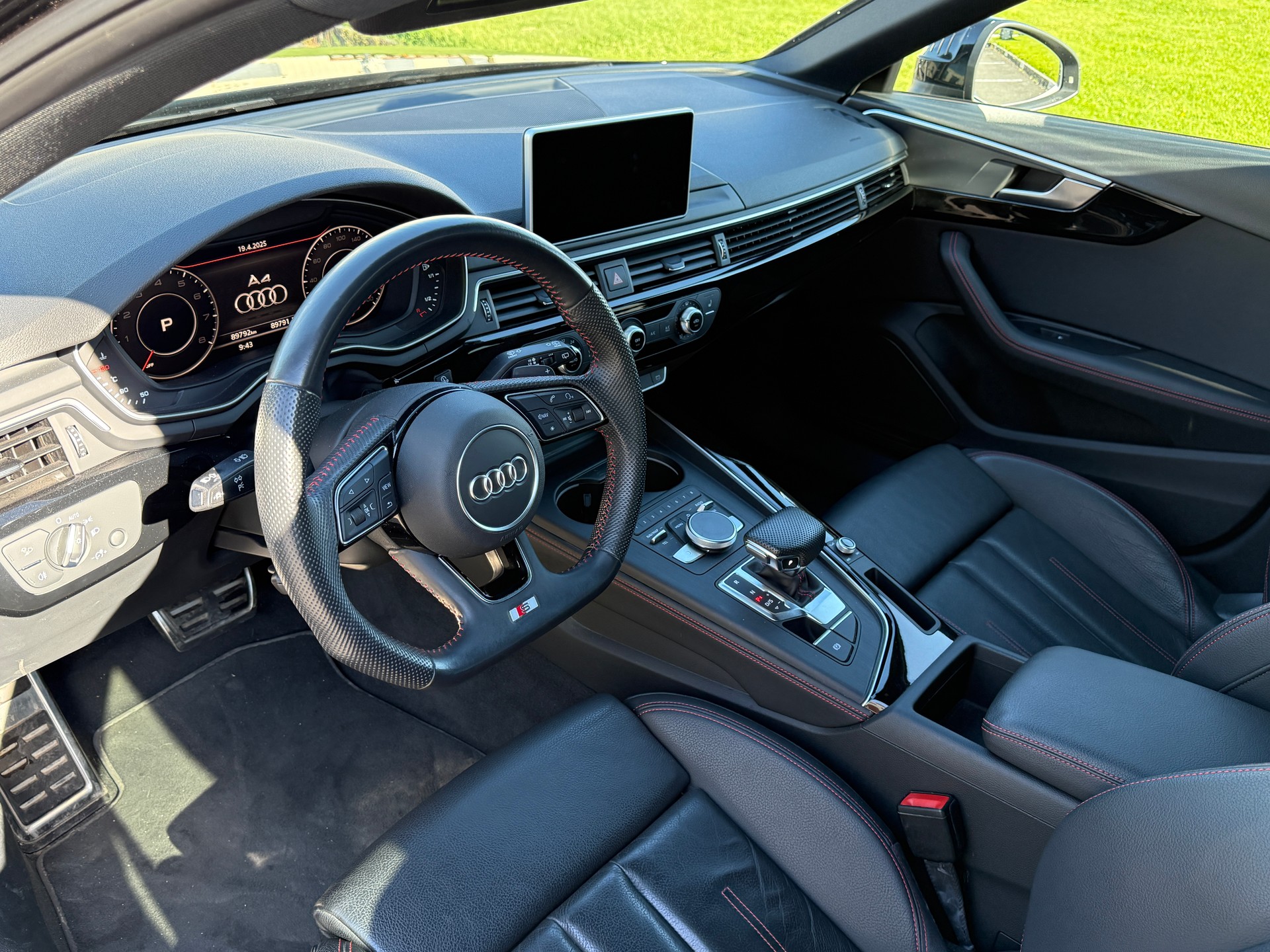 AUDI A4 Avant 45 TFSI Sport S-tronic-image-10