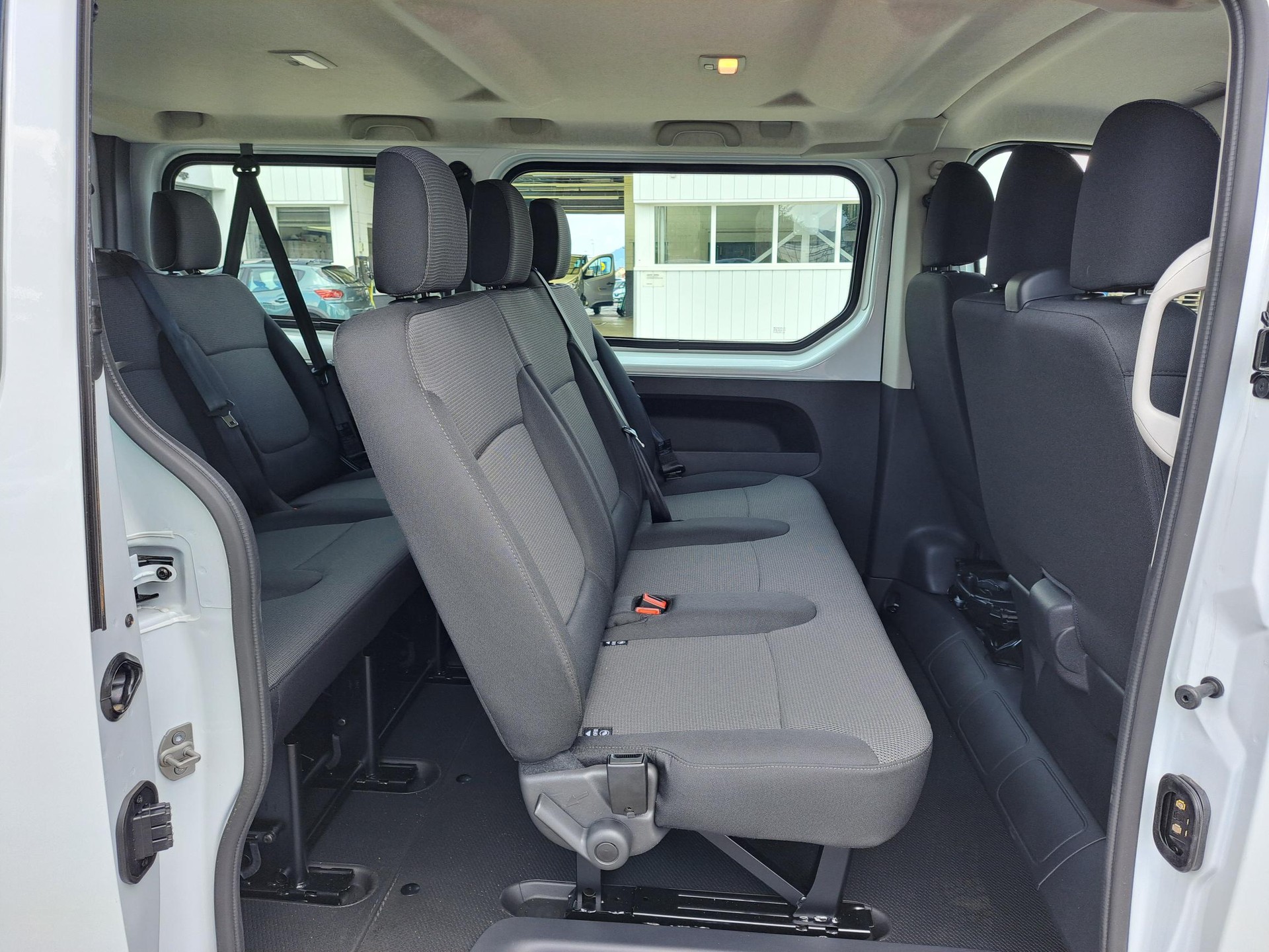 RENAULT Trafic Passenger & Spaceclass P equilibre Blue dCi 110-image-7