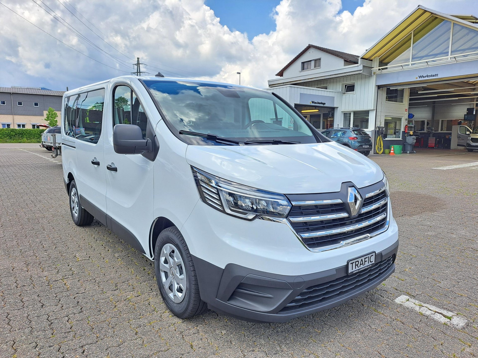 RENAULT Trafic Passenger & Spaceclass P equilibre Blue dCi 110-image-4