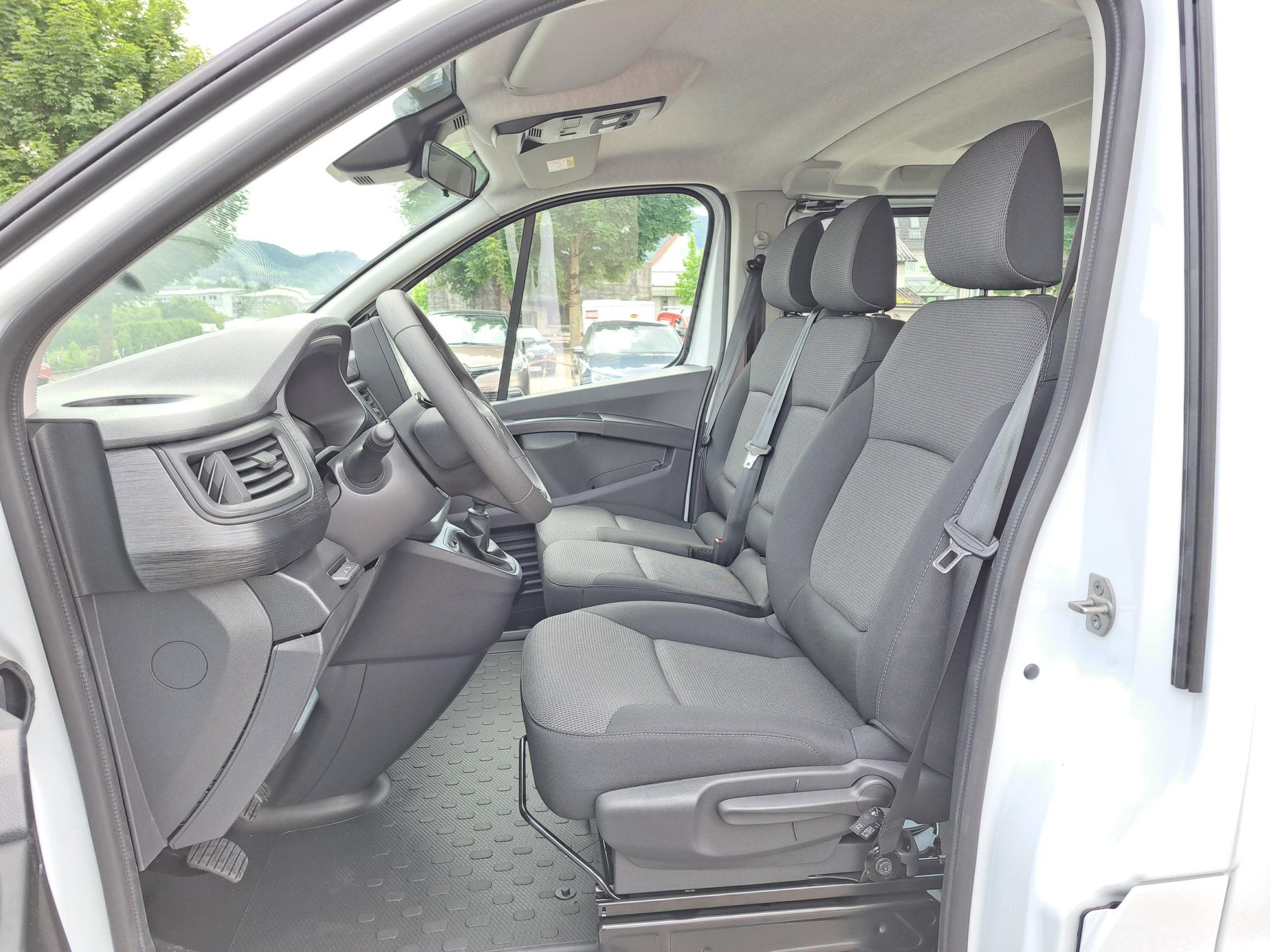 RENAULT Trafic Passenger & Spaceclass P equilibre Blue dCi 110-image-5