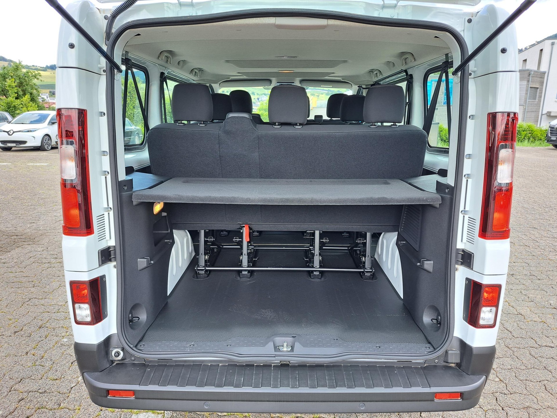 RENAULT Trafic Passenger & Spaceclass P equilibre Blue dCi 110-image-9