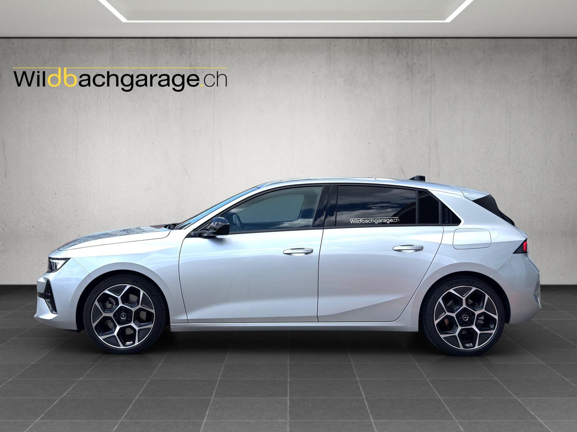 OPEL Astra 1.6 T PHEV 180 Swiss Premium-image-1