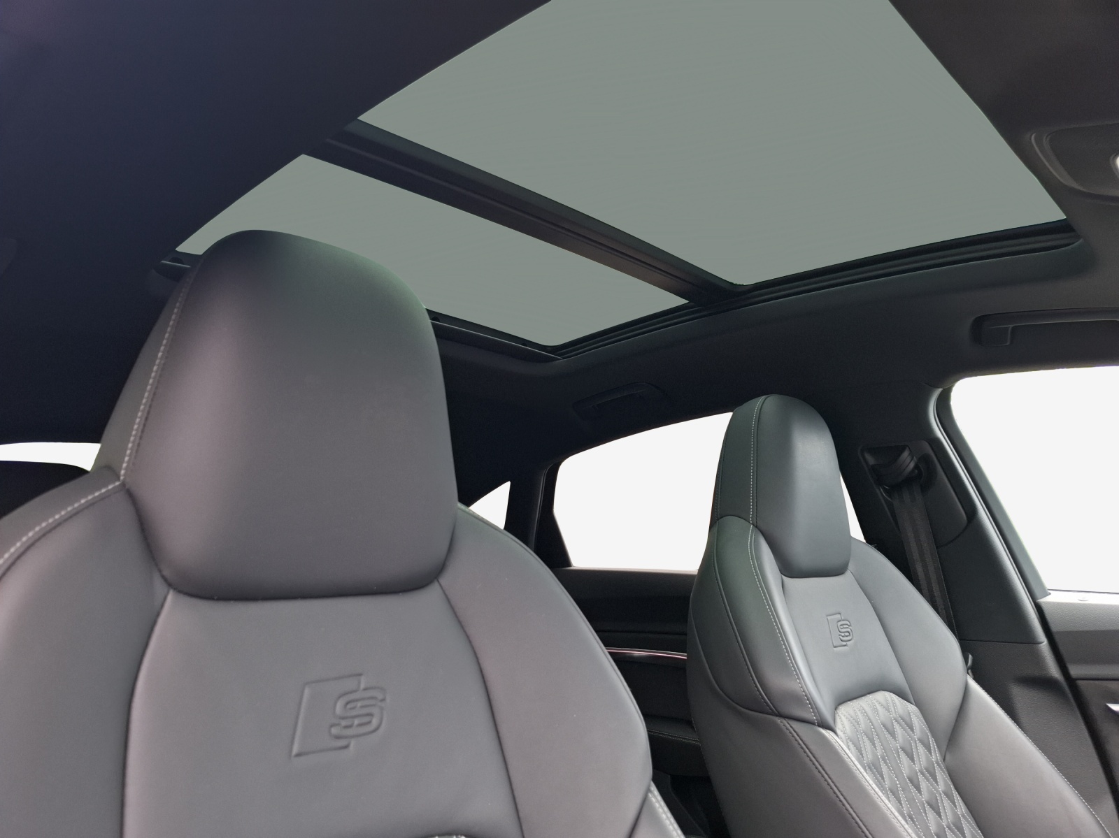 AUDI e-tron S Sportback quattro-image-15