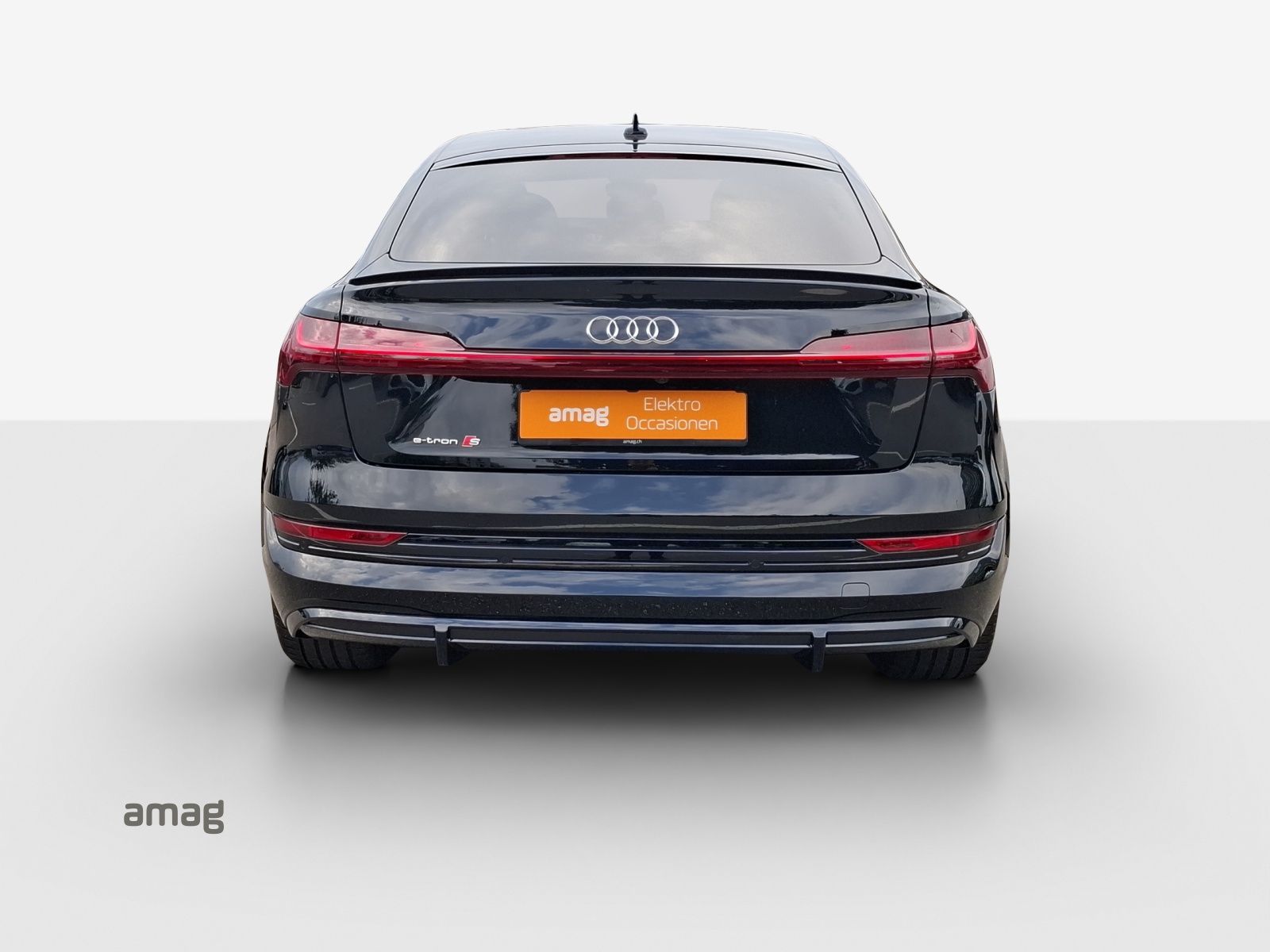 AUDI e-tron S Sportback quattro-image-4