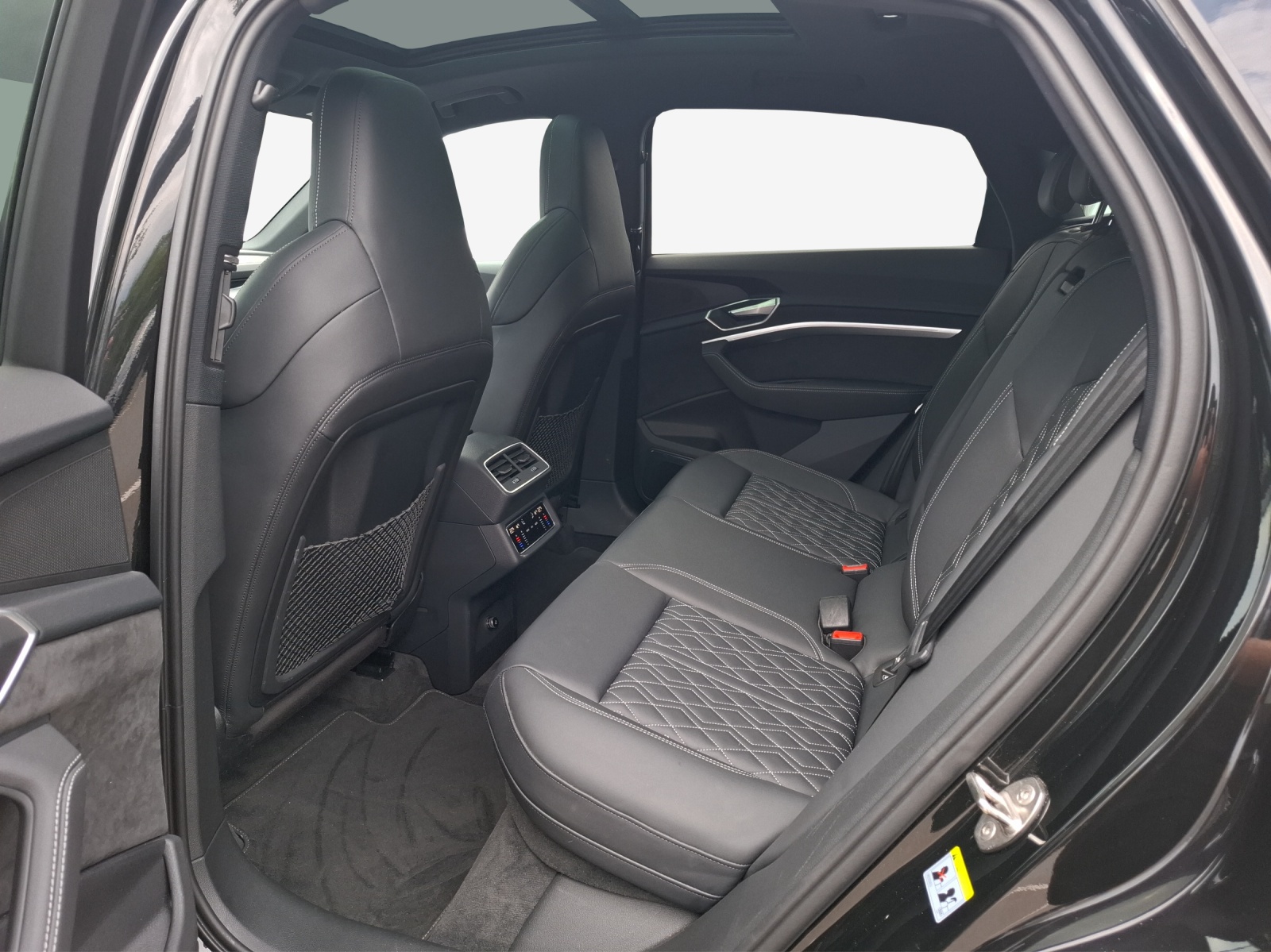 AUDI e-tron S Sportback quattro-image-12