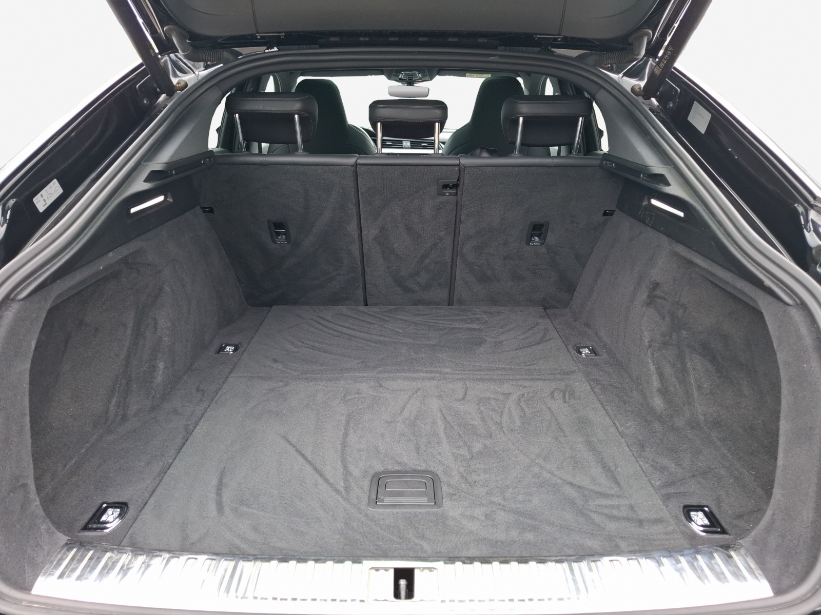 AUDI e-tron S Sportback quattro-image-13